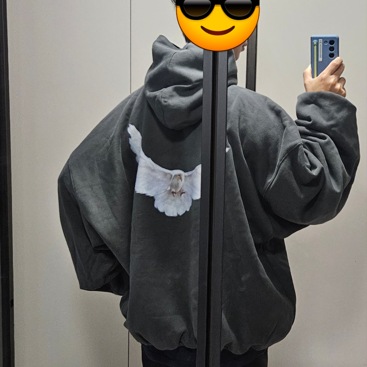 Yeezy Gap Engineered By Balenciaga Dove Hoodie Black 착용 스타일 - 3