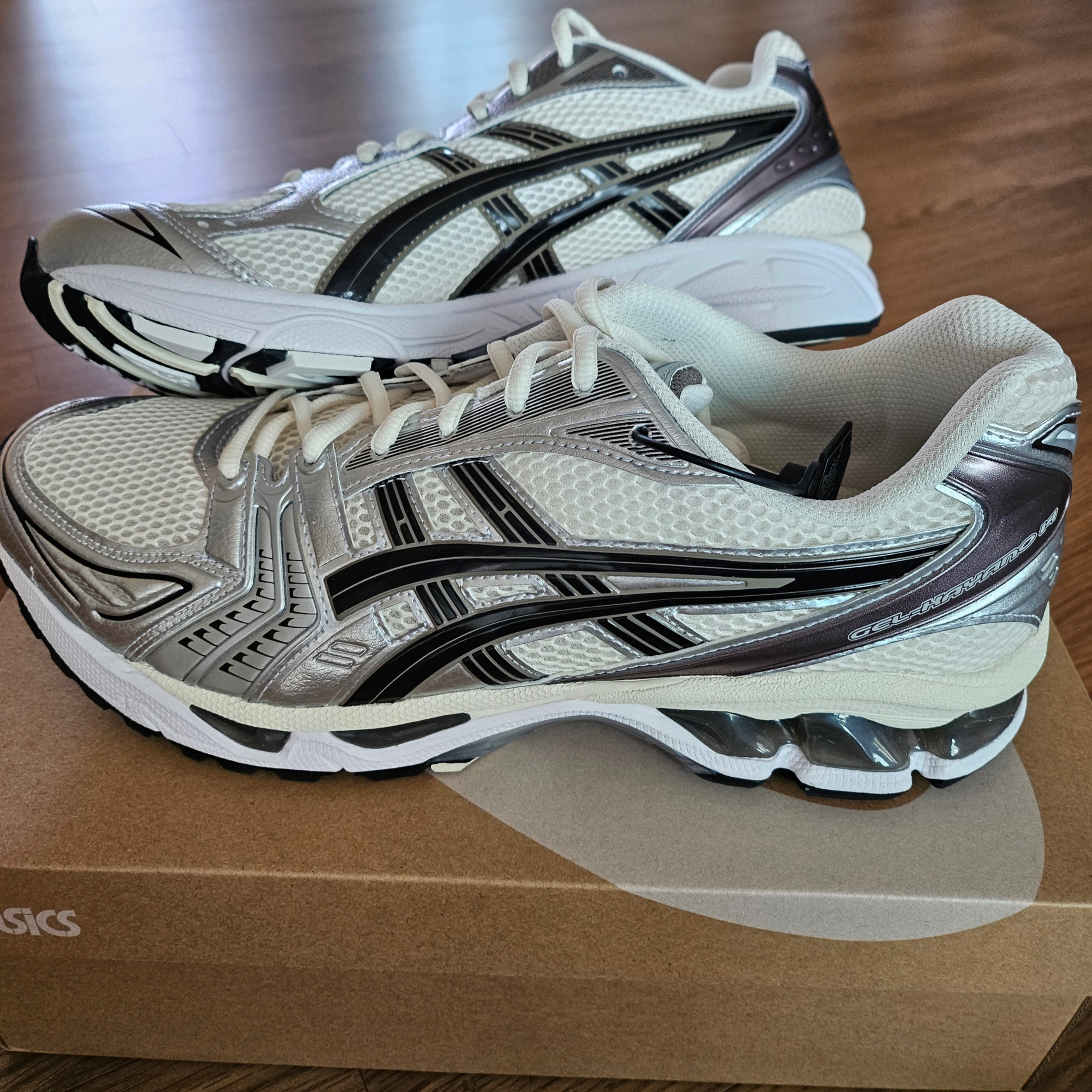 Asics Gel-Kayano 14 Cream Black 착용 스타일