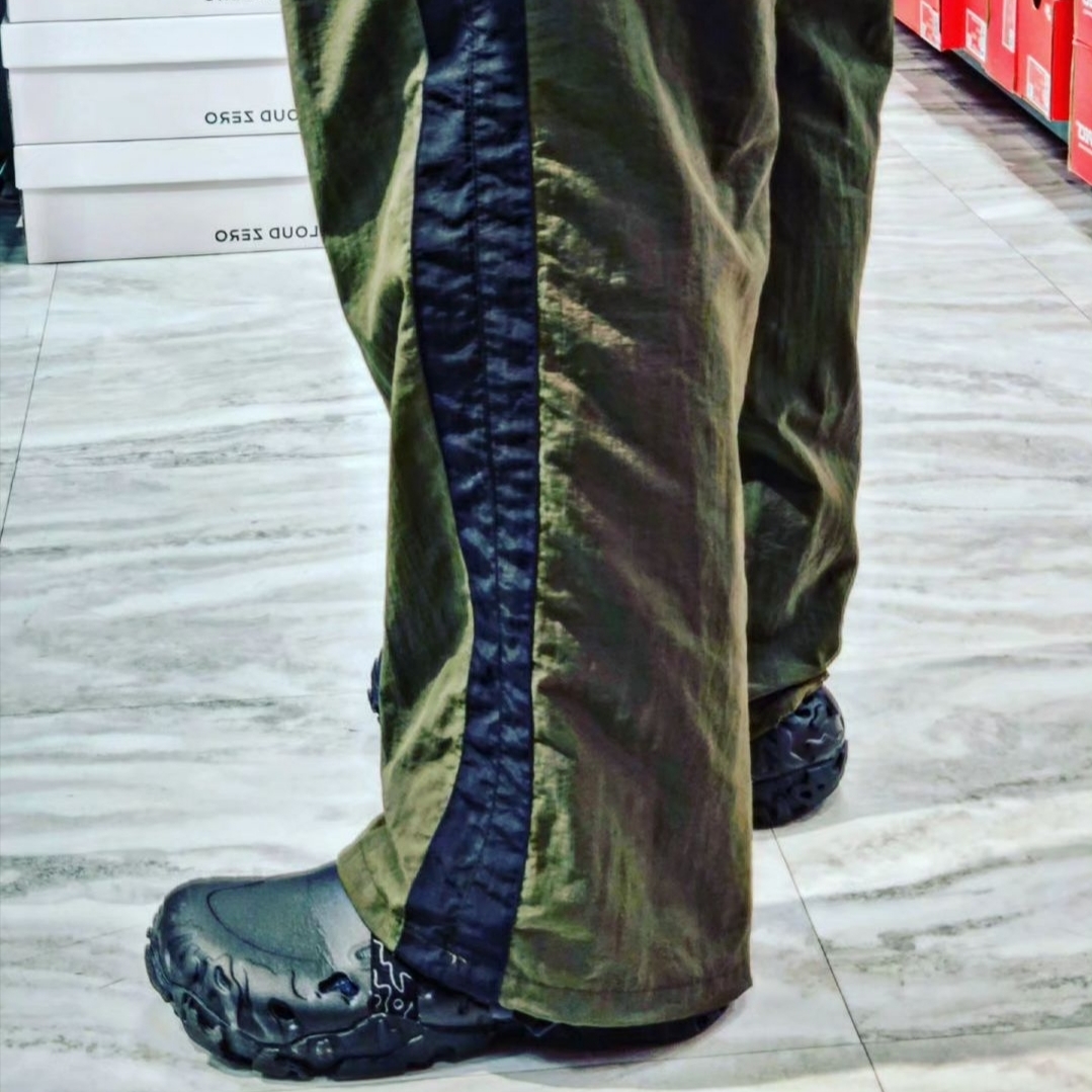 Crocs All Terrain Atlas Black 착용 스타일 - 2