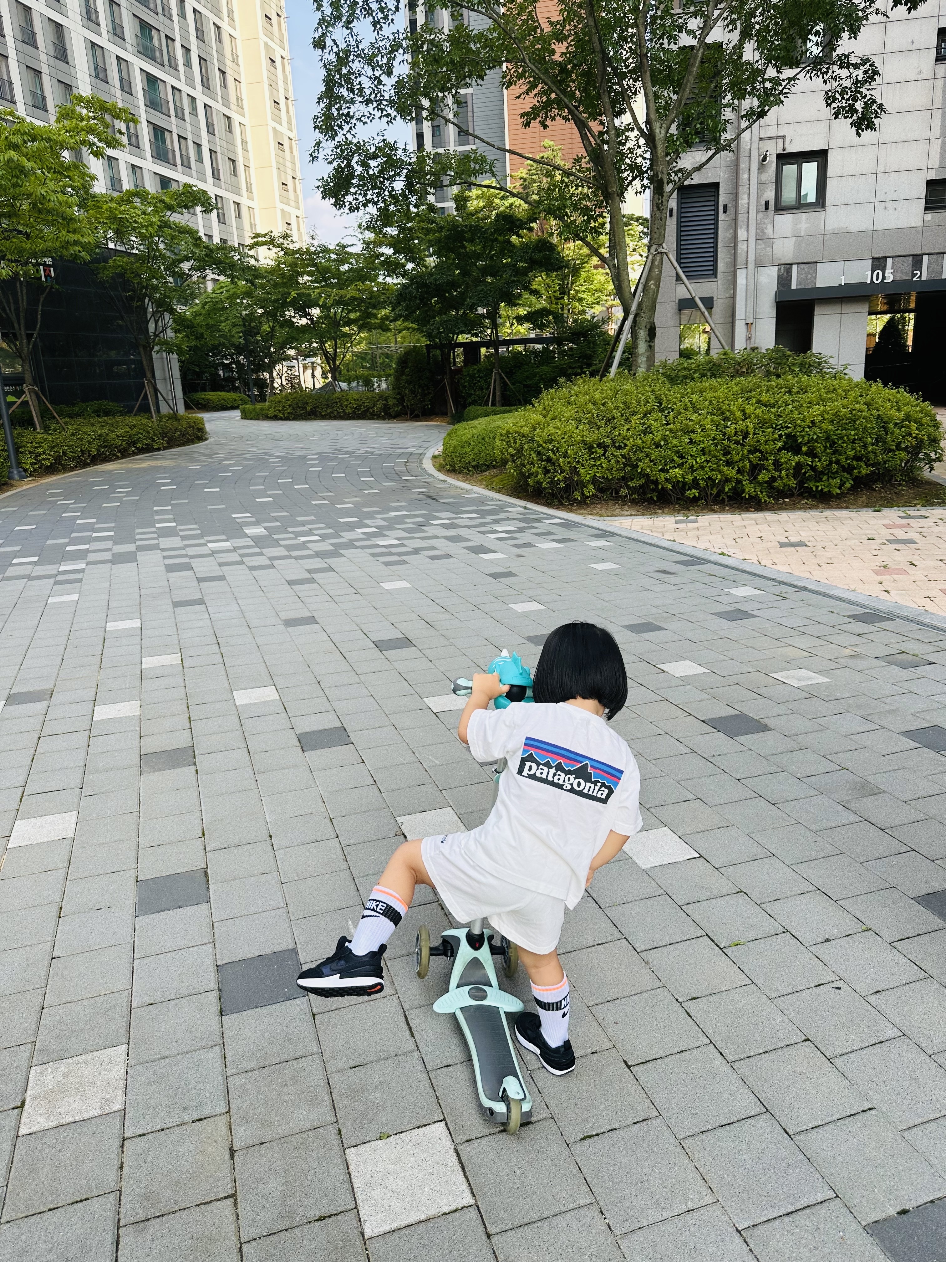 (W) Nike NSW Essential Crop Short Sleeve T-Shirt Black - Asia, (W) Nike NSW Essential Repel Mid Rise Shorts Soft Pink - Asia 착용 스타일 - 5