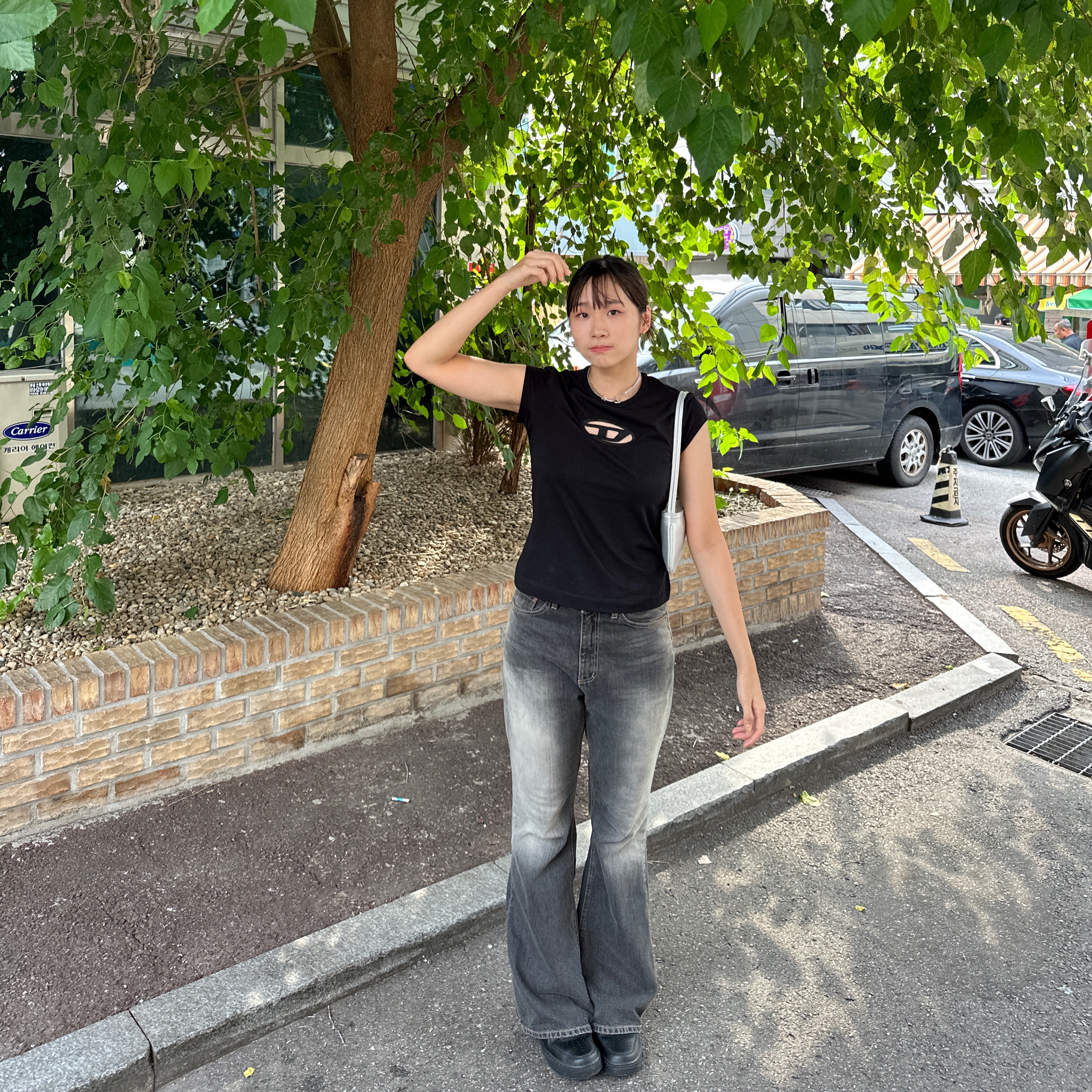 (W) Diesel T-Angie Peekaboo Logo T-Shirt Black, (W) Nike Air Force 1 '07 Low Triple Black 착용 스타일