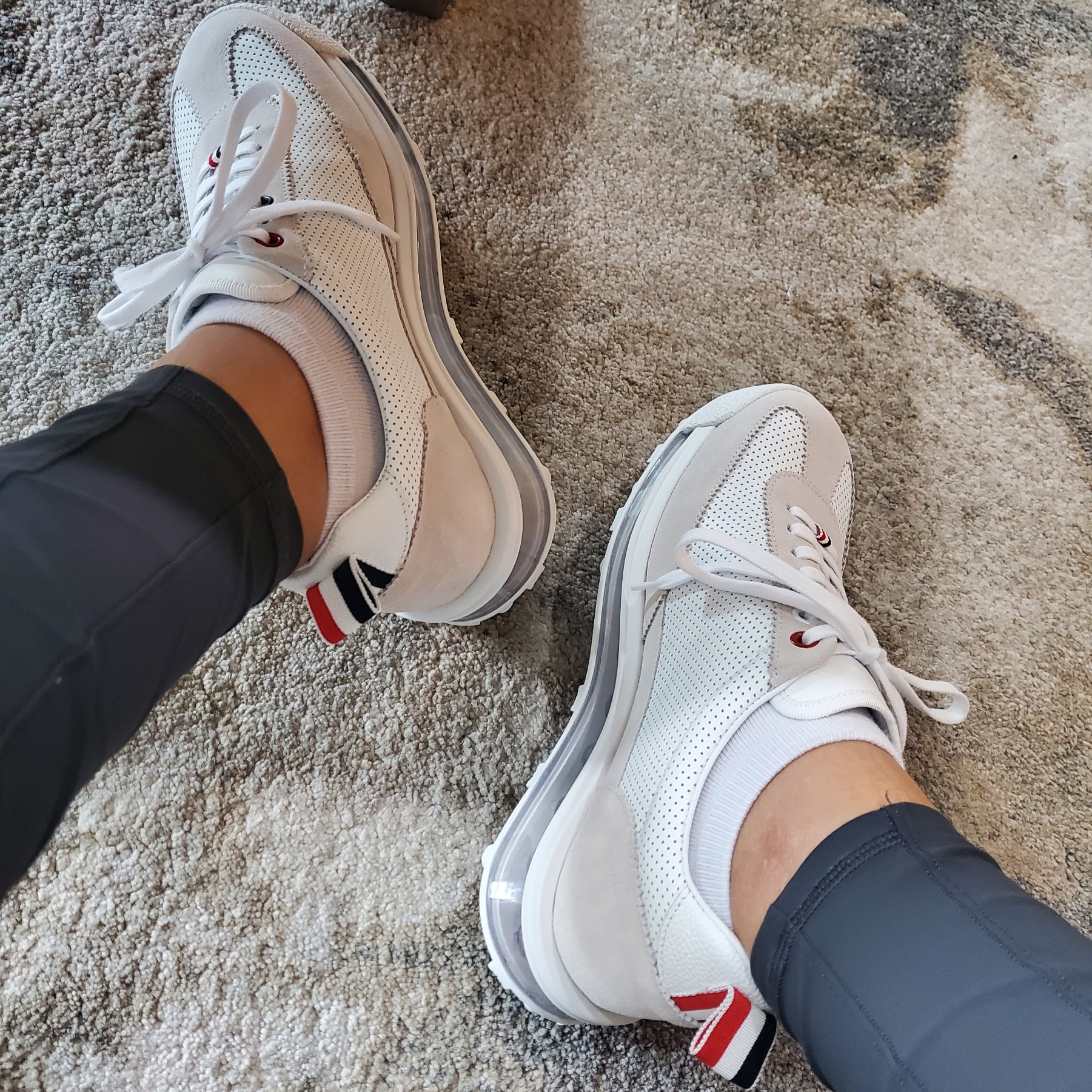 Thom Browne Vitello Calf Leather Clear Sole Tech Runner White 착용 스타일