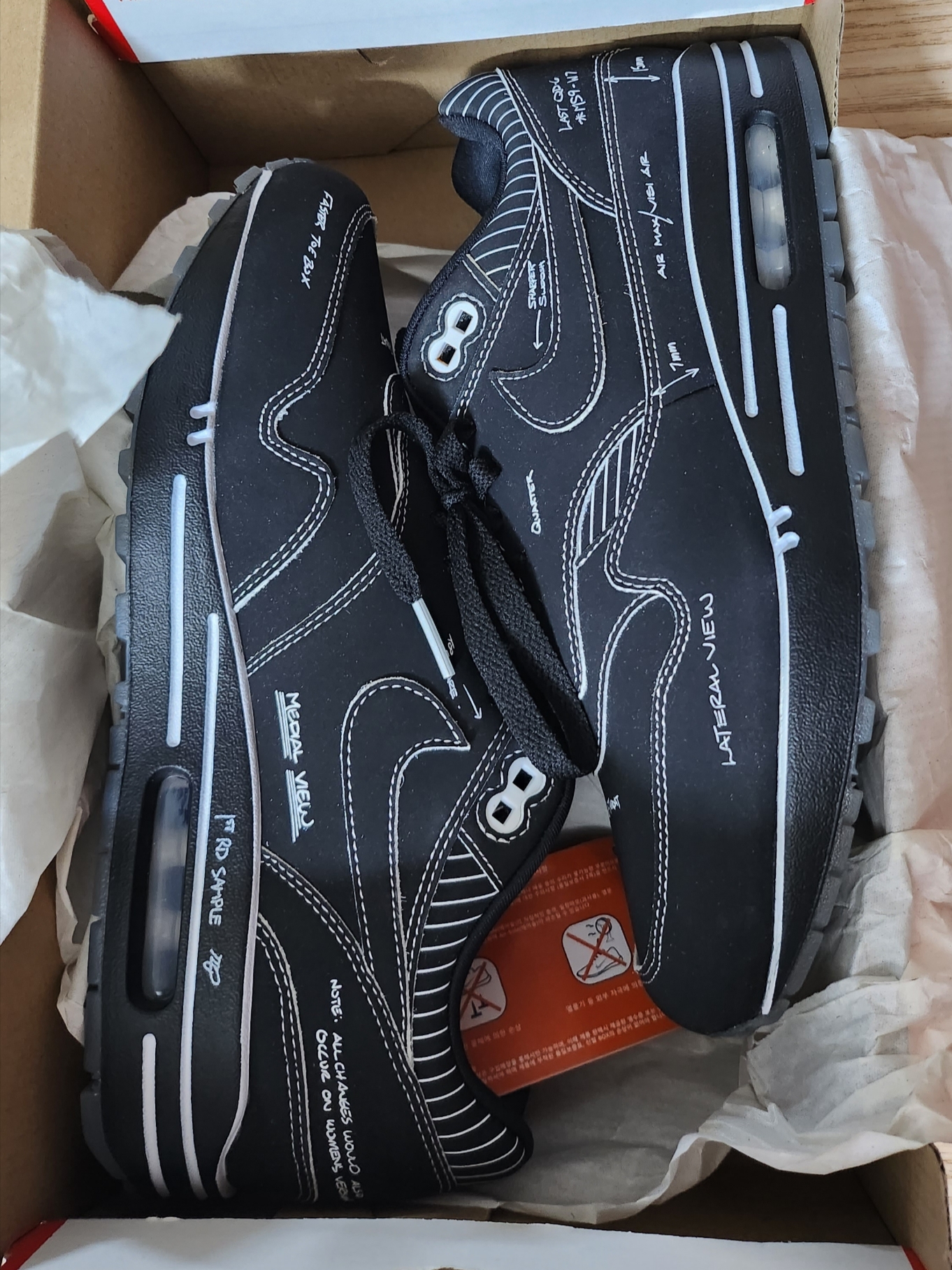 Nike Air Max 1 Tinker Sketch to Shelf Black 착용 스타일