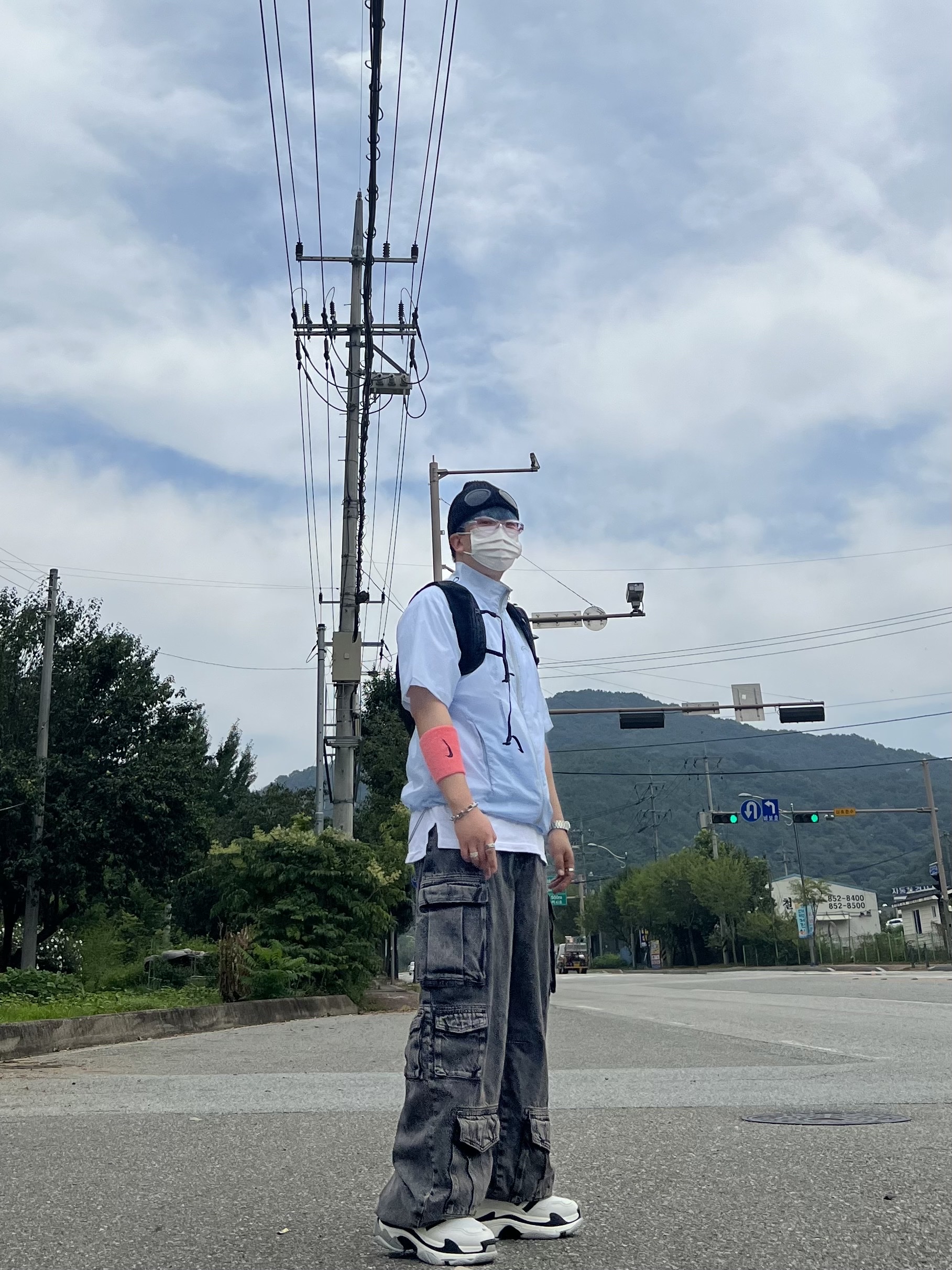Balenciaga x Adidas Triple S Sneakers White Black, Art of Field Packable Short Sleeved Half Jacket Ice 착용 스타일 - 3