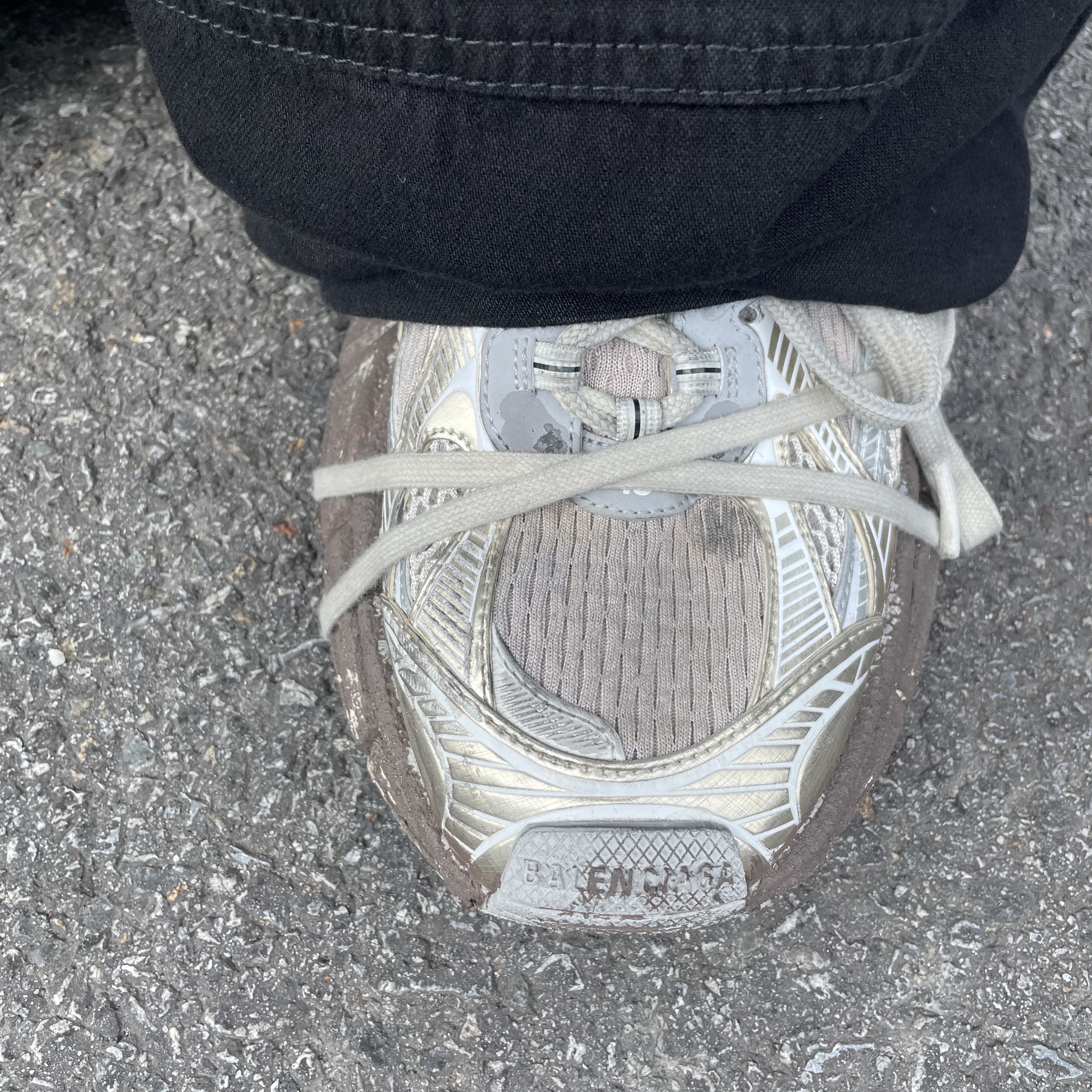 Balenciaga 3XL Sneakers Worn Out Light Beige 착용 스타일 - 2