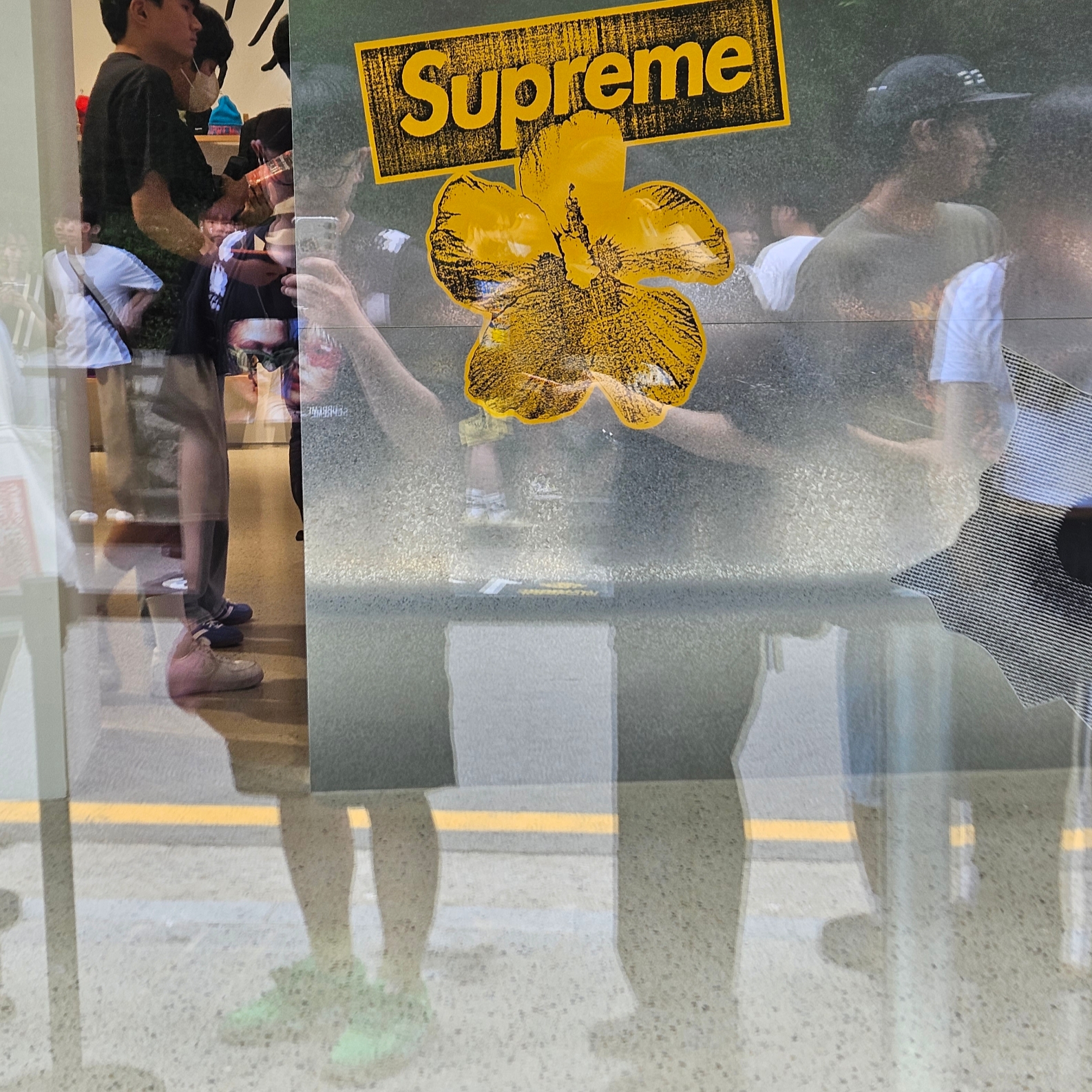 Supreme Eyewear T-Shirt Black - 23SS 착용 스타일 - 2