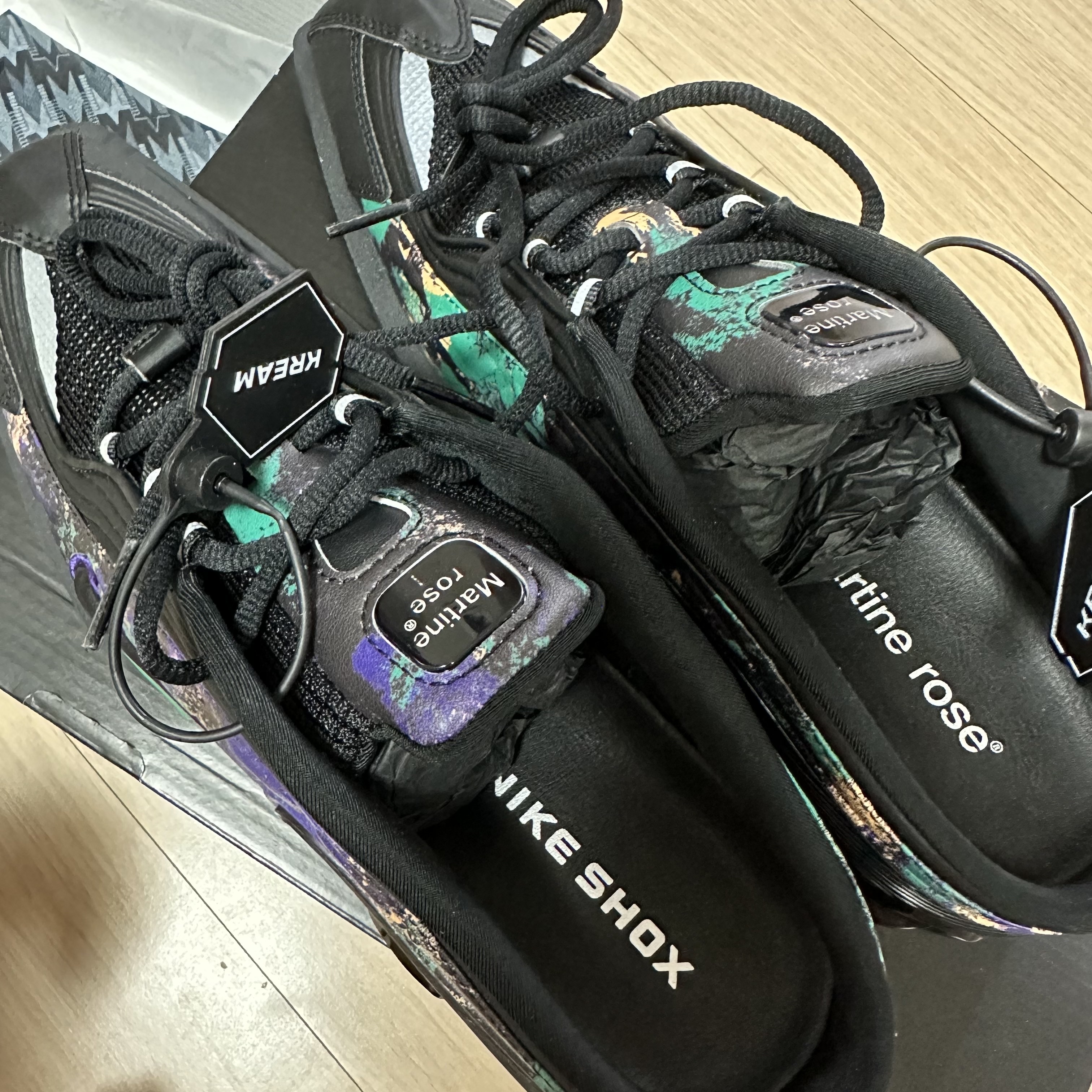 Nike x Martine Rose Shox MR4 Black Multi 착용 스타일