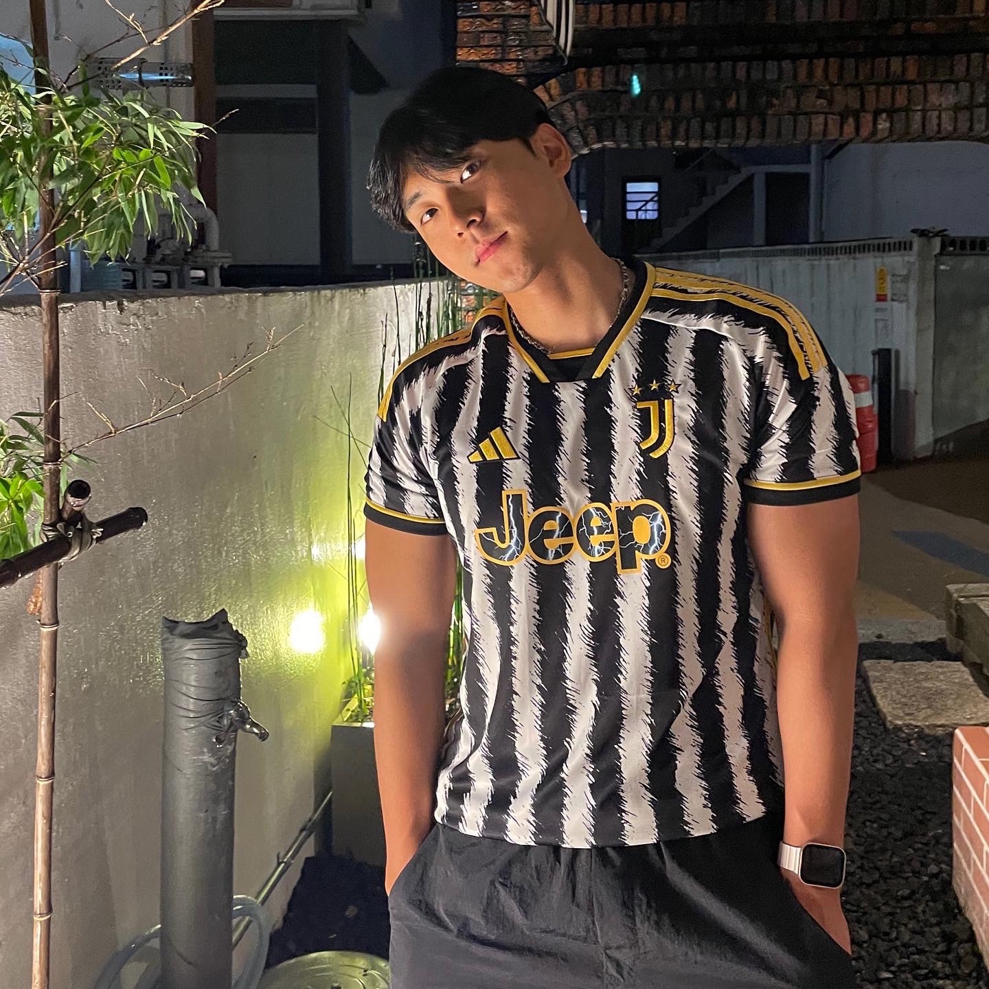 Adidas Juventus 2023/24 Home Jersey Black White - KR Sizing (Non Marking Ver.), Salomon XT-6 ADV Black 착용 스타일 - 2