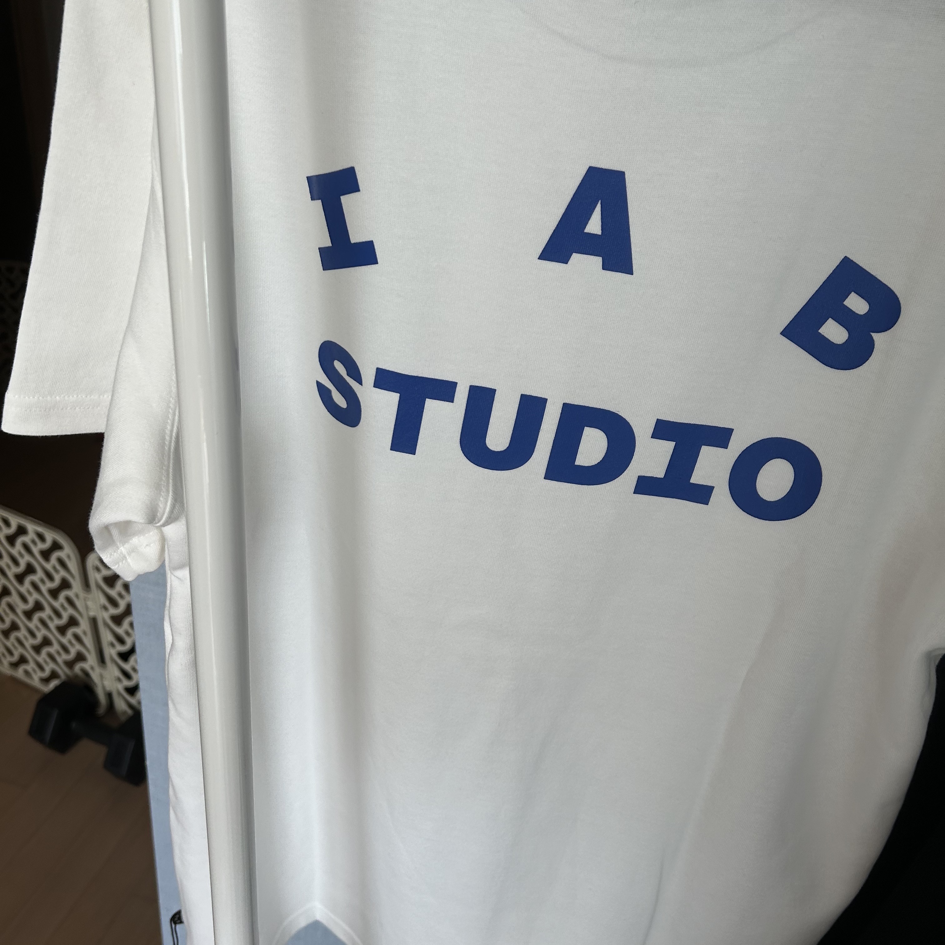 IAB Studio 10th Anniversary T-Shirt White 착용 스타일 - 1