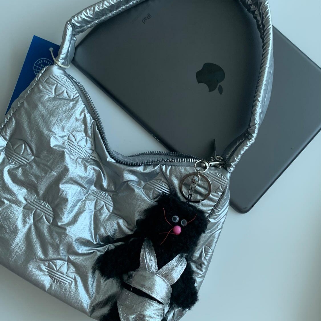 Telfar Small Shopping Bag Silver, Taw&Toe x Low Classic Platform Flip Flop Silver 착용 스타일 - 2
