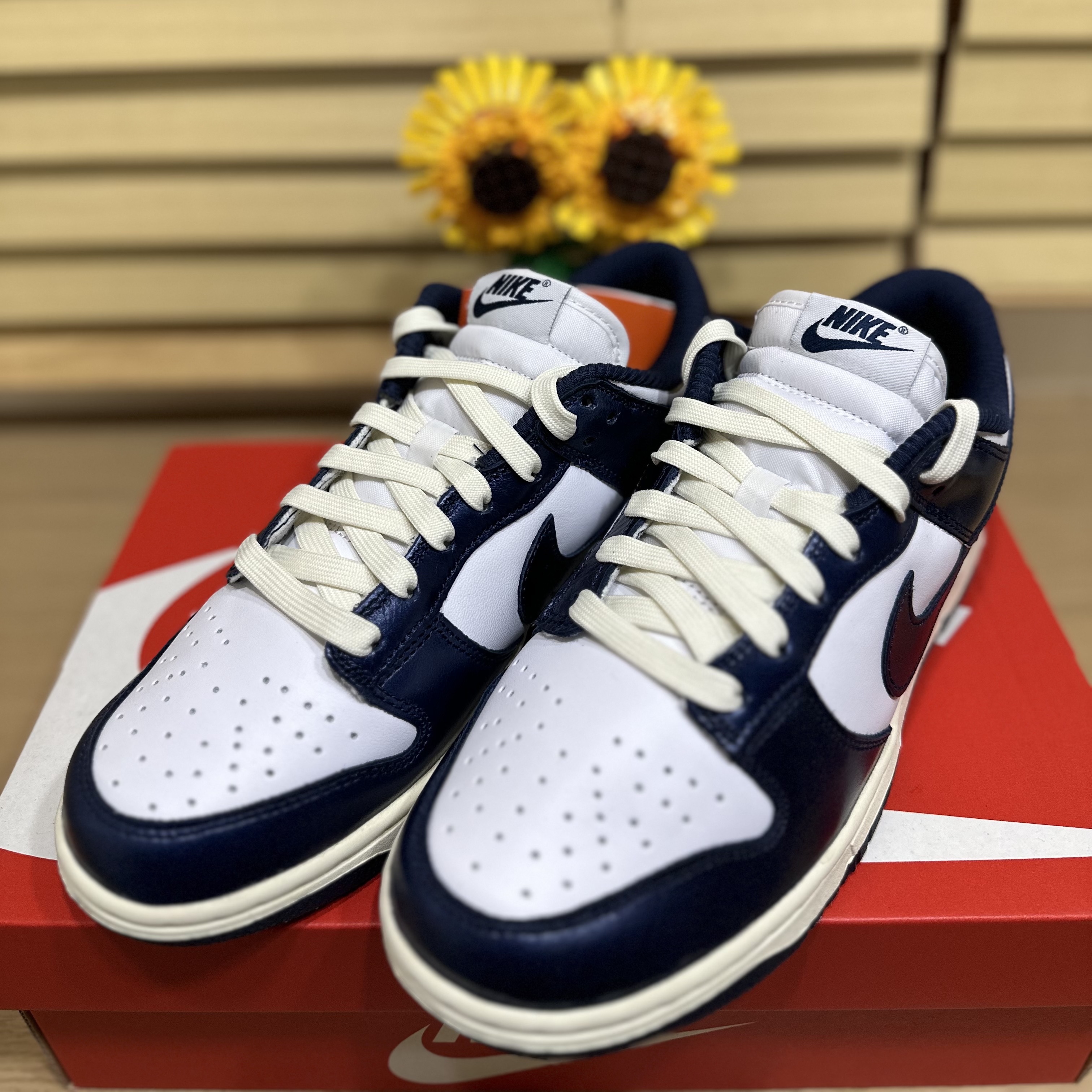 (W) Nike Dunk Low PRM Midnight Navy and White 착용 스타일