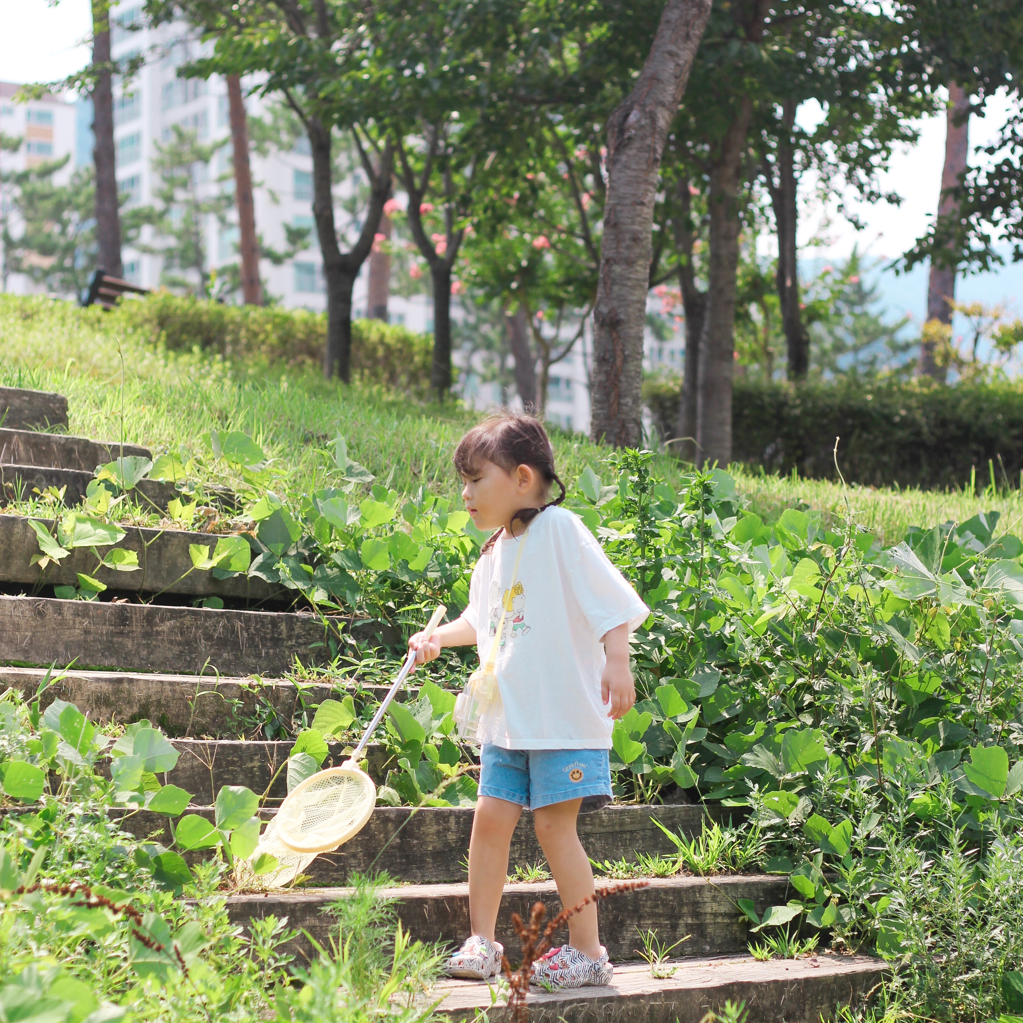 (Kids) Crocs Classic Clog White 착용 스타일 - 2