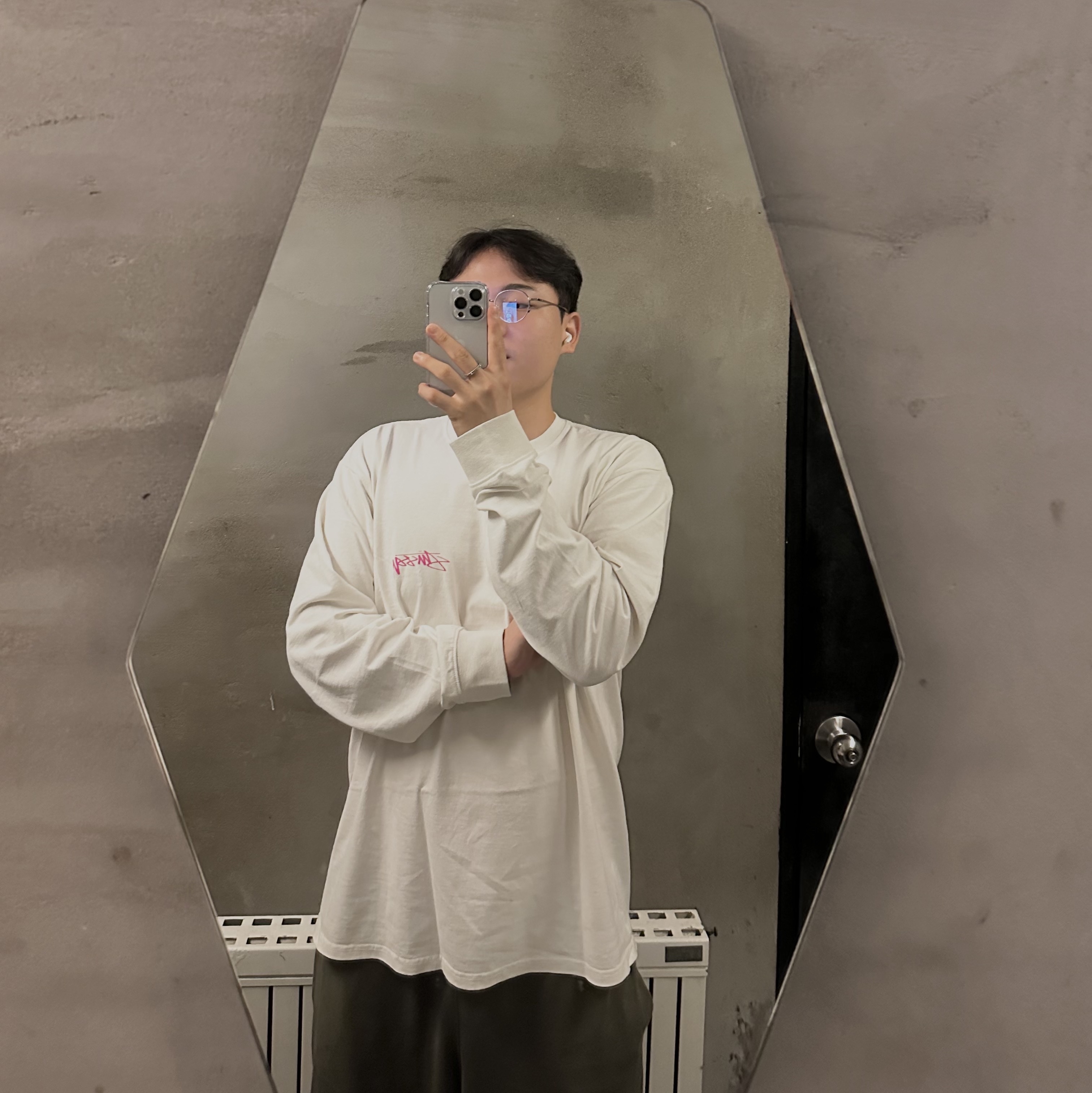 Stussy Sphinx Pigment Dyed LS T-Shirt Natural 착용 스타일