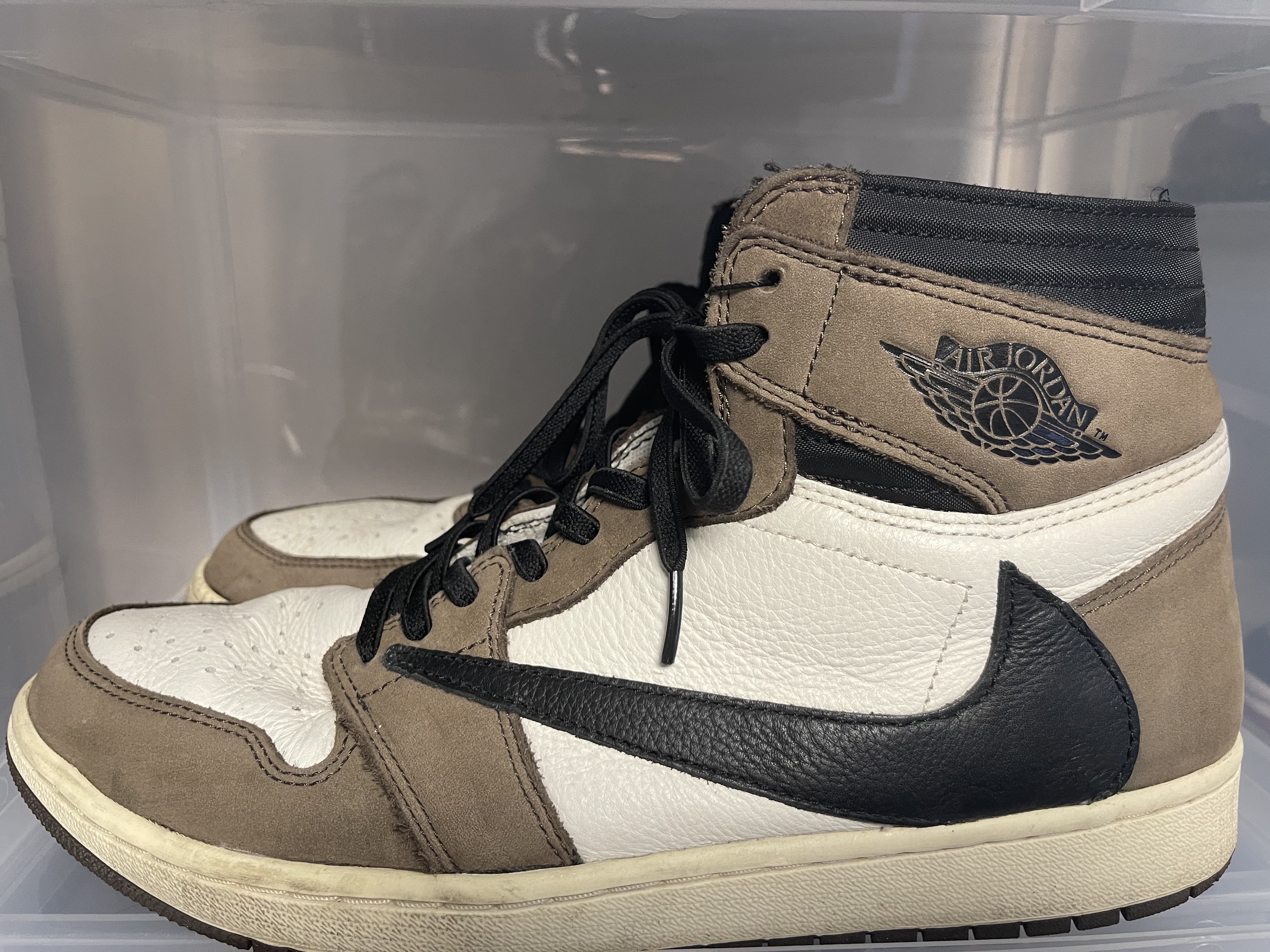 Jordan 1 x Travis Scott Retro High OG SP Mocha 착용 스타일
