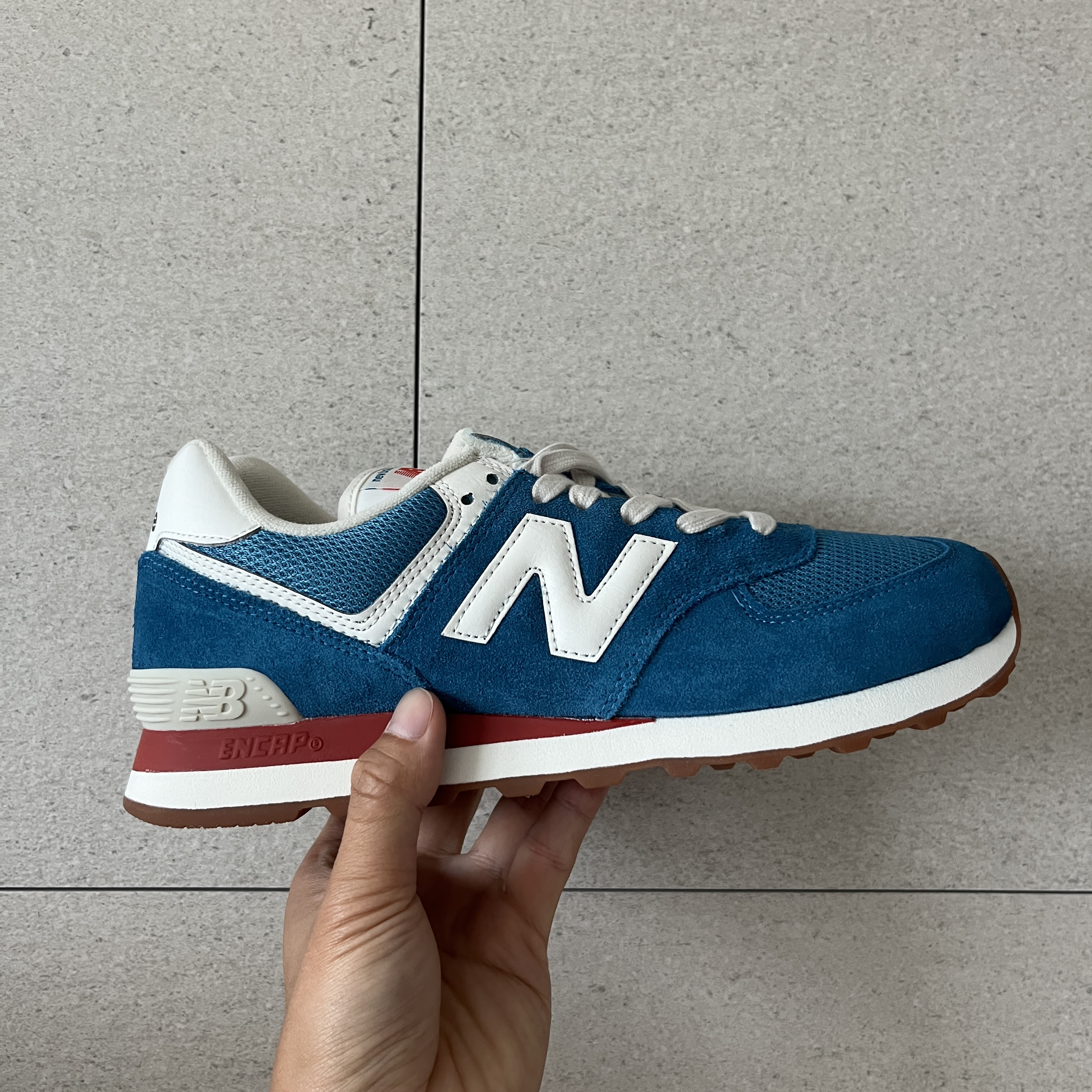 New Balance 574 Heritage Blue White 착용 스타일