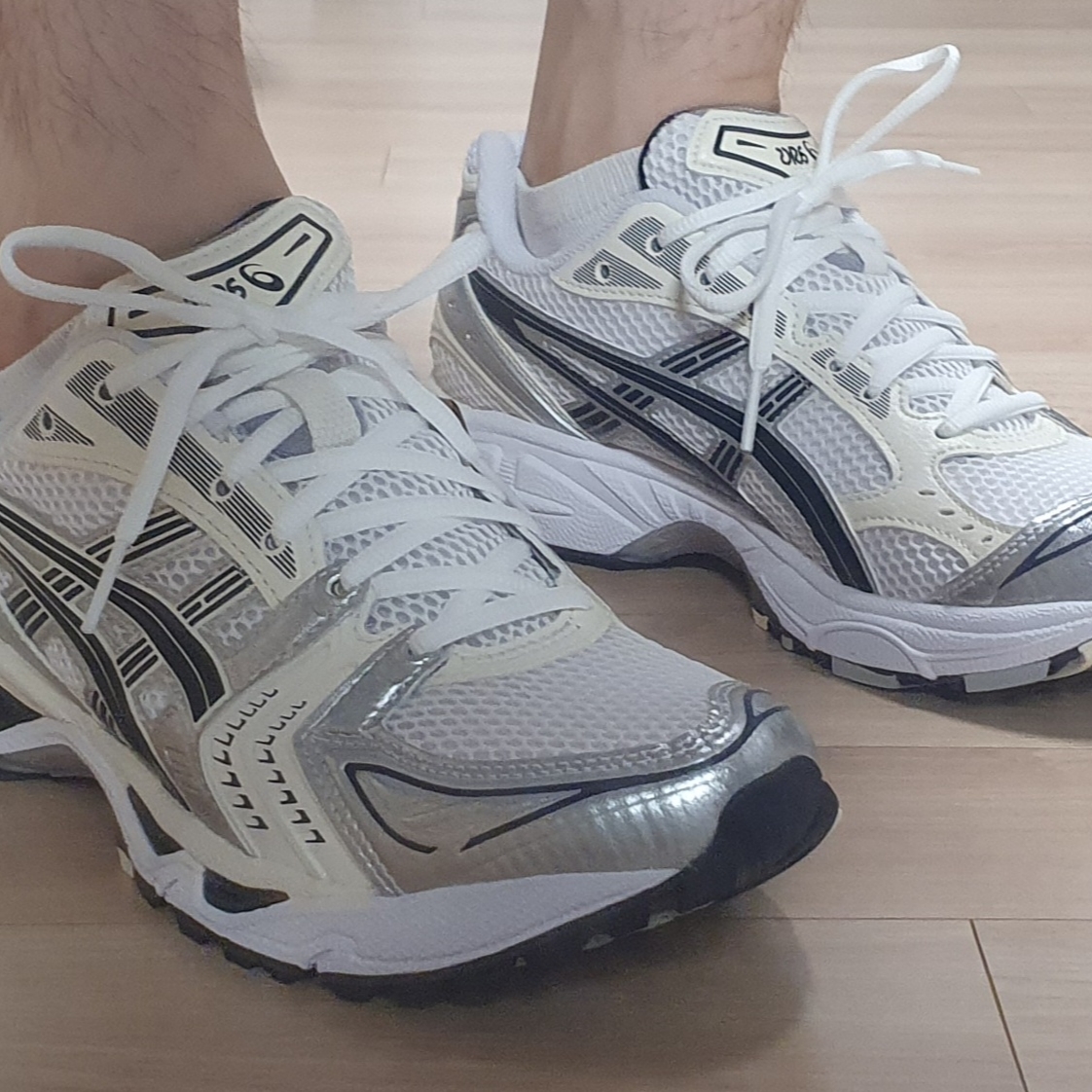 (W) Asics Gel-Kayano 14 White Midnight 착용 스타일 - 2