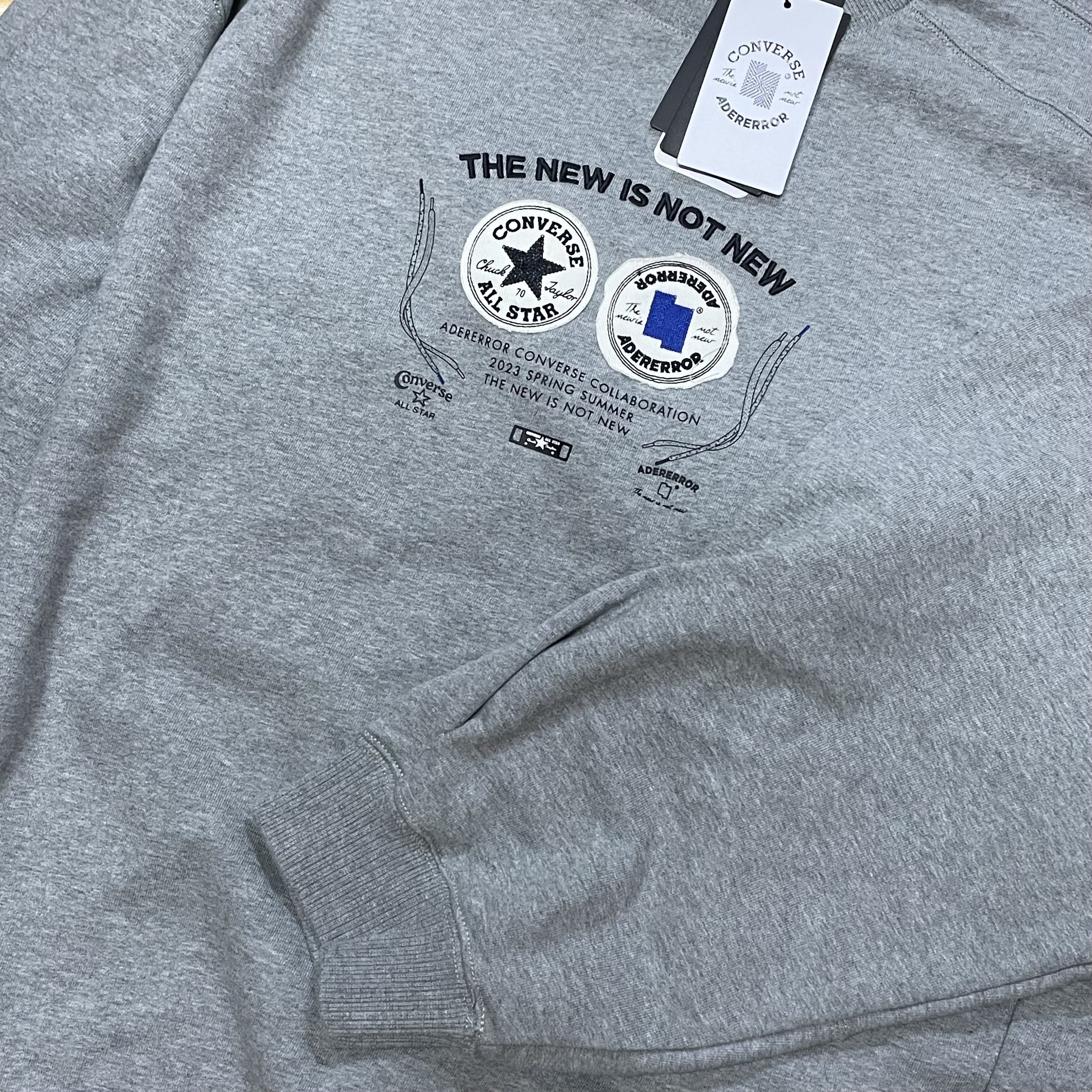 Converse x Ader Error Shapes Crewneck Sweatshirt Vintage Grey Heather 착용 스타일 - 1