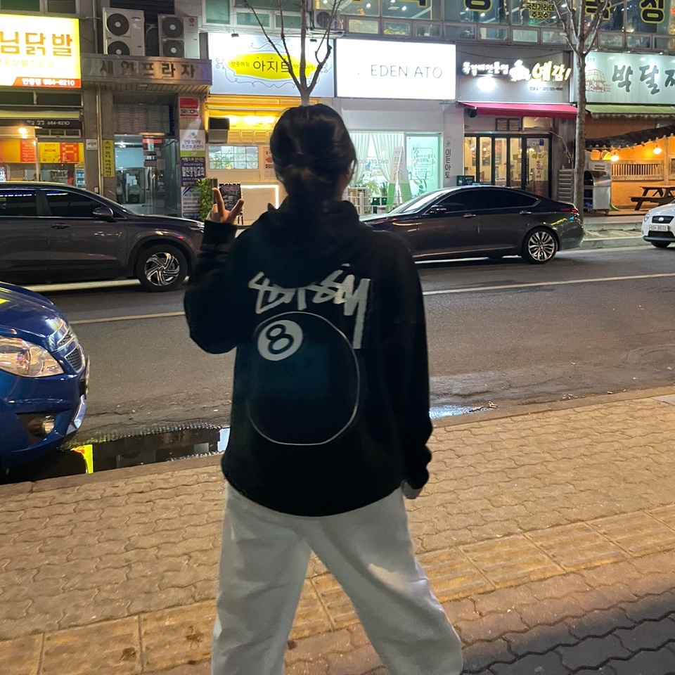 Stussy 8 Ball Hoodie Black - 21FW 착용 스타일