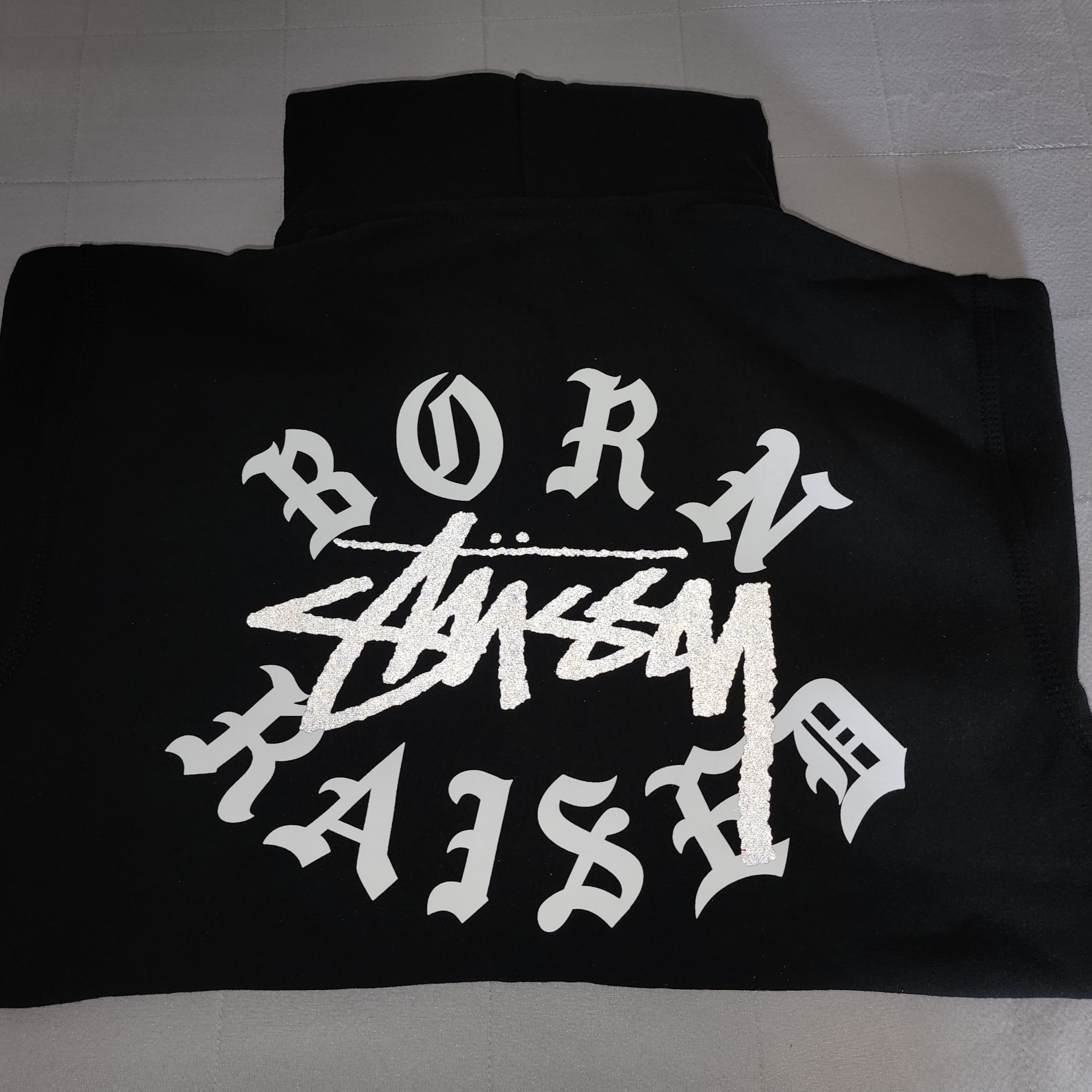 Stussy x Born X Raised Logo Zip Hoodie Black 착용 스타일 - 2