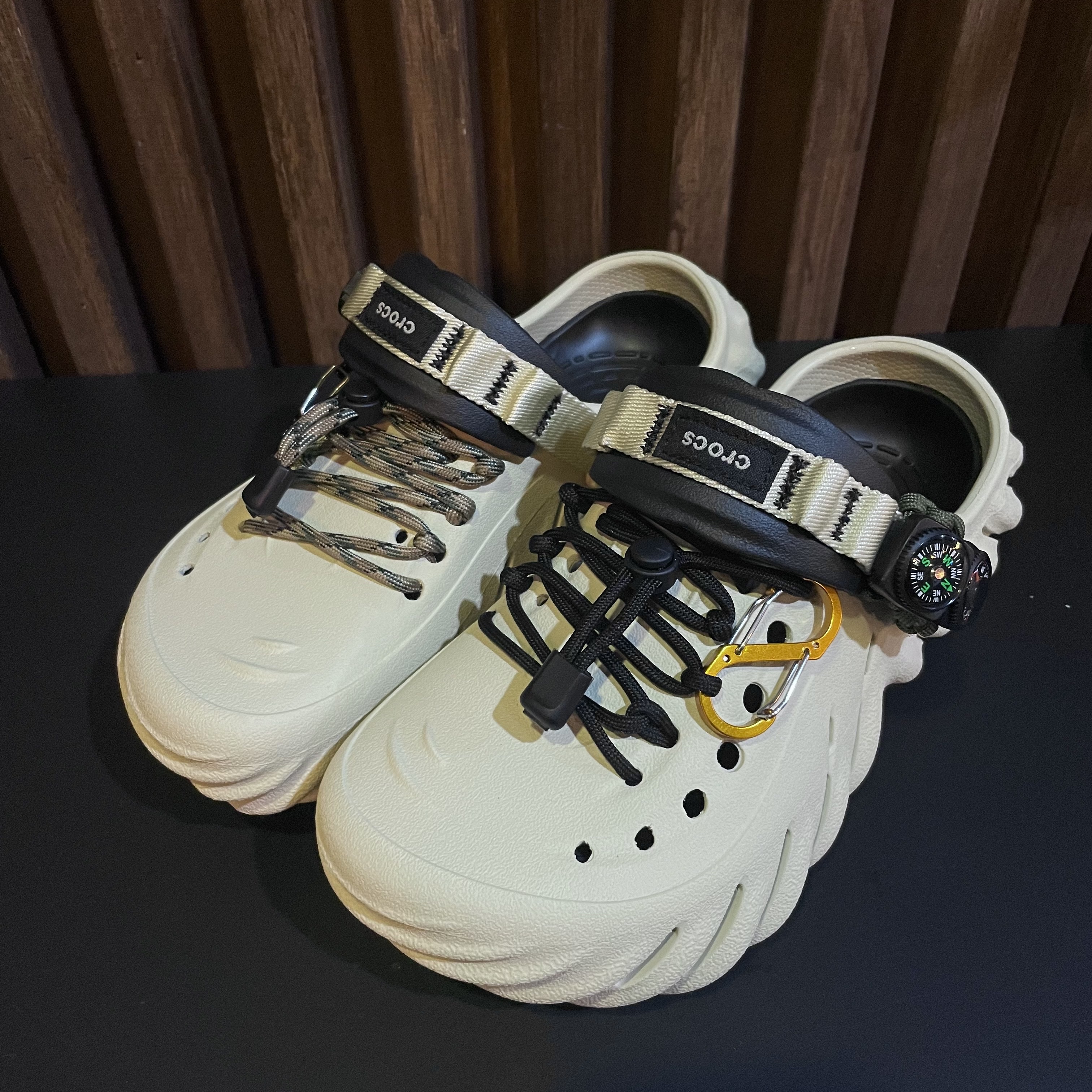 Crocs Echo Clog Bone Black 착용 스타일 - 2
