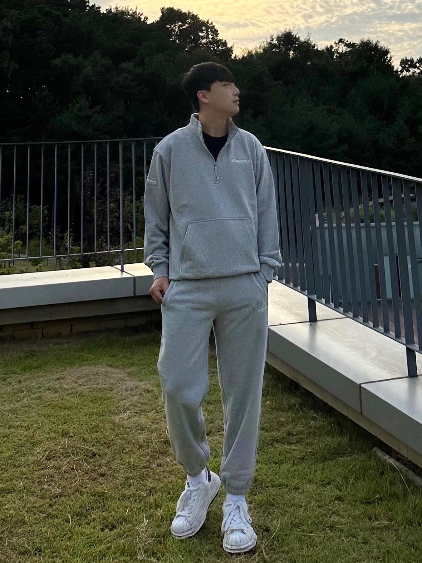 Maison Mihara Yasuhiro Blakey OG Sole Canvas Low-top Sneakers White 착용 스타일 - 1
