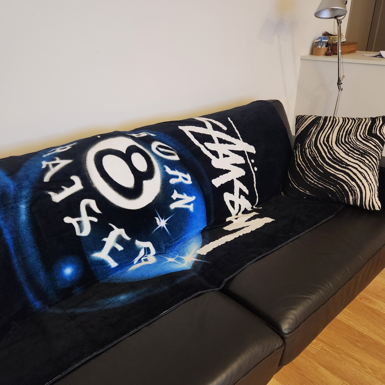 Stussy x Born X Raised Beach Towel Multi 착용 스타일