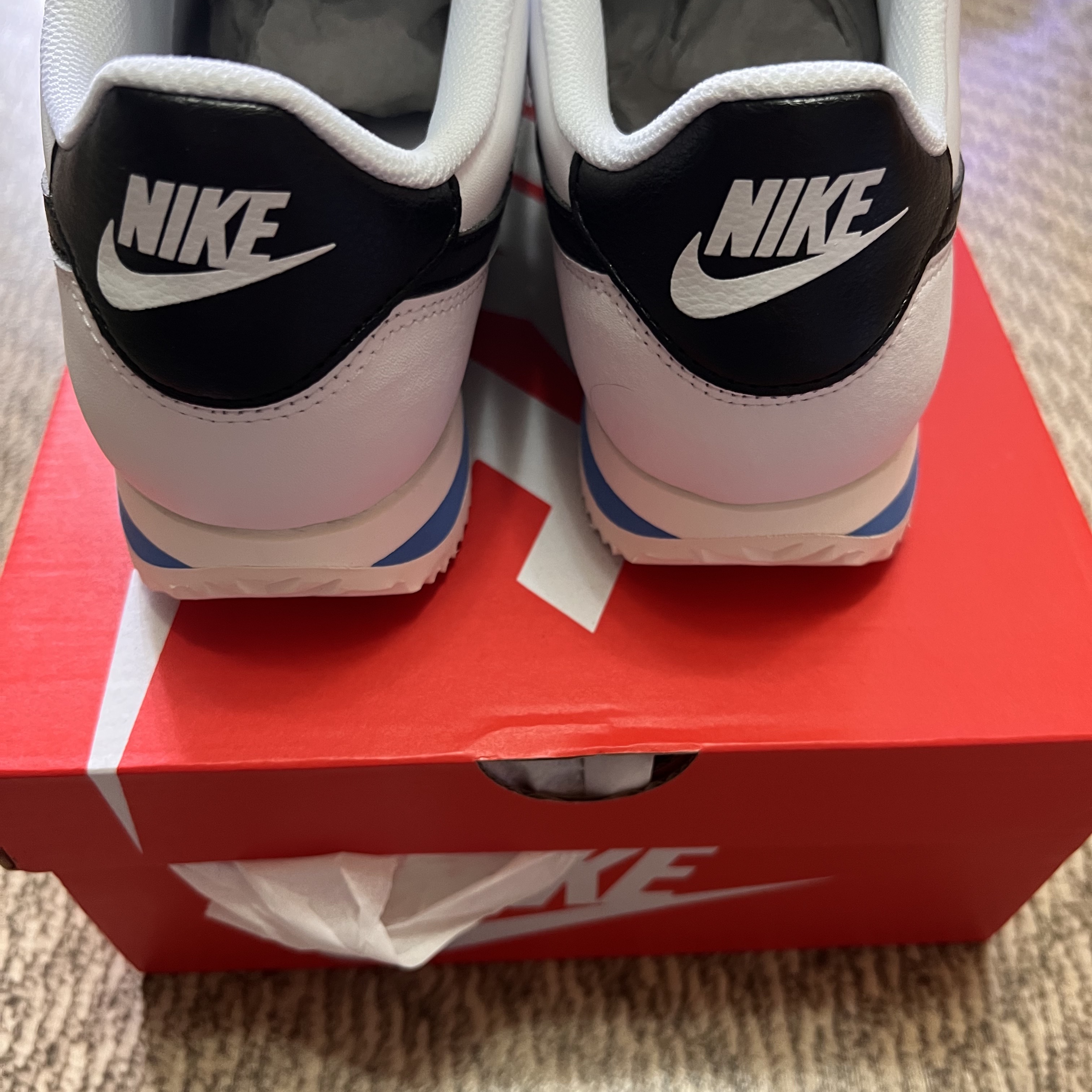 Nike Cortez White and Black 착용 스타일 - 1