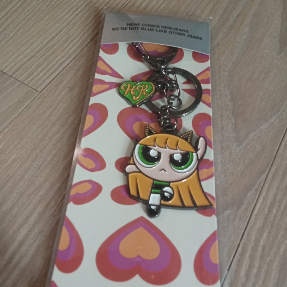 NewJeans x The Powerpuff Girls Metal Keyring Haerin 착용 스타일
