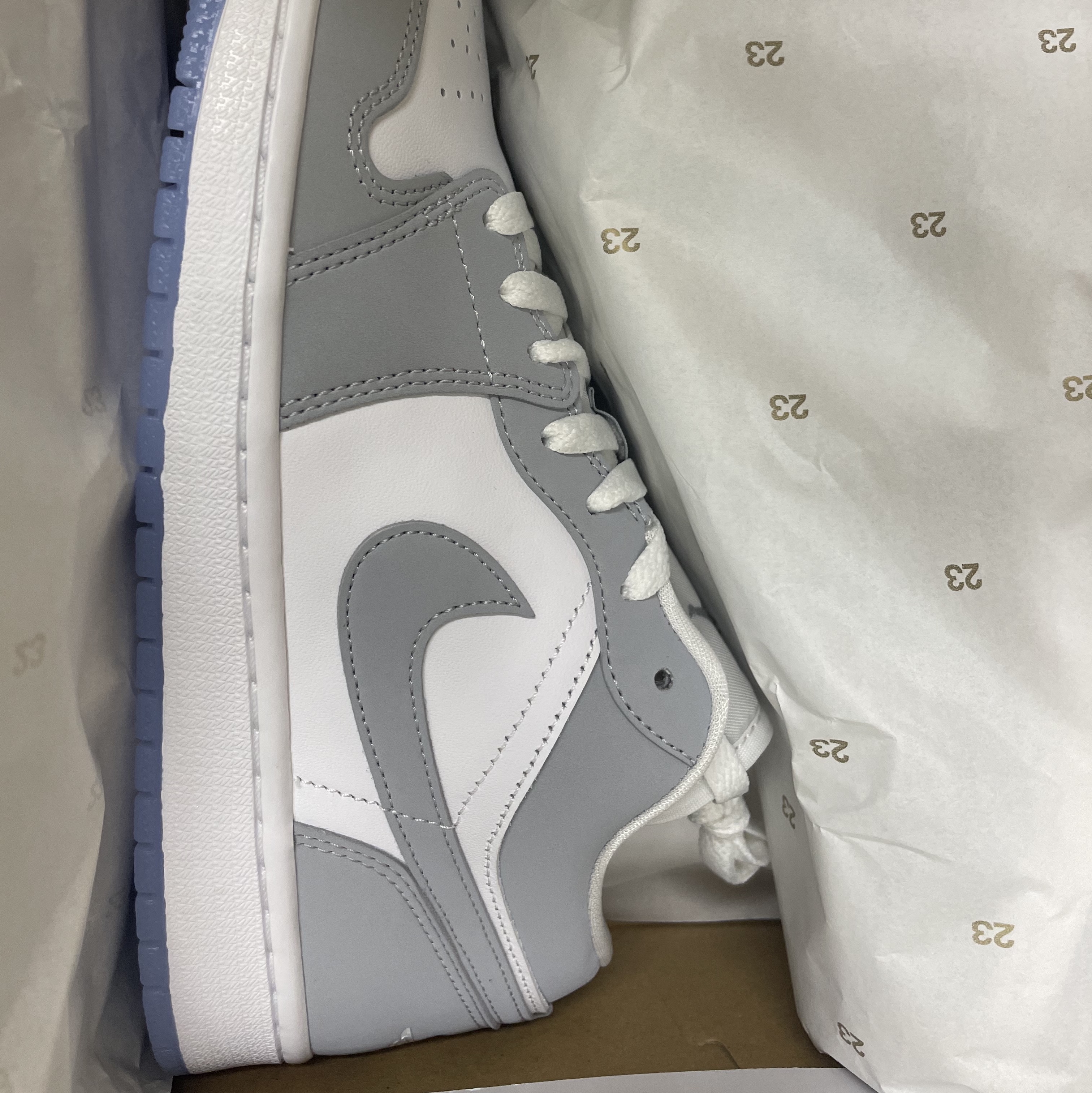 (W) Jordan 1 Low White Wolf Grey 착용 스타일