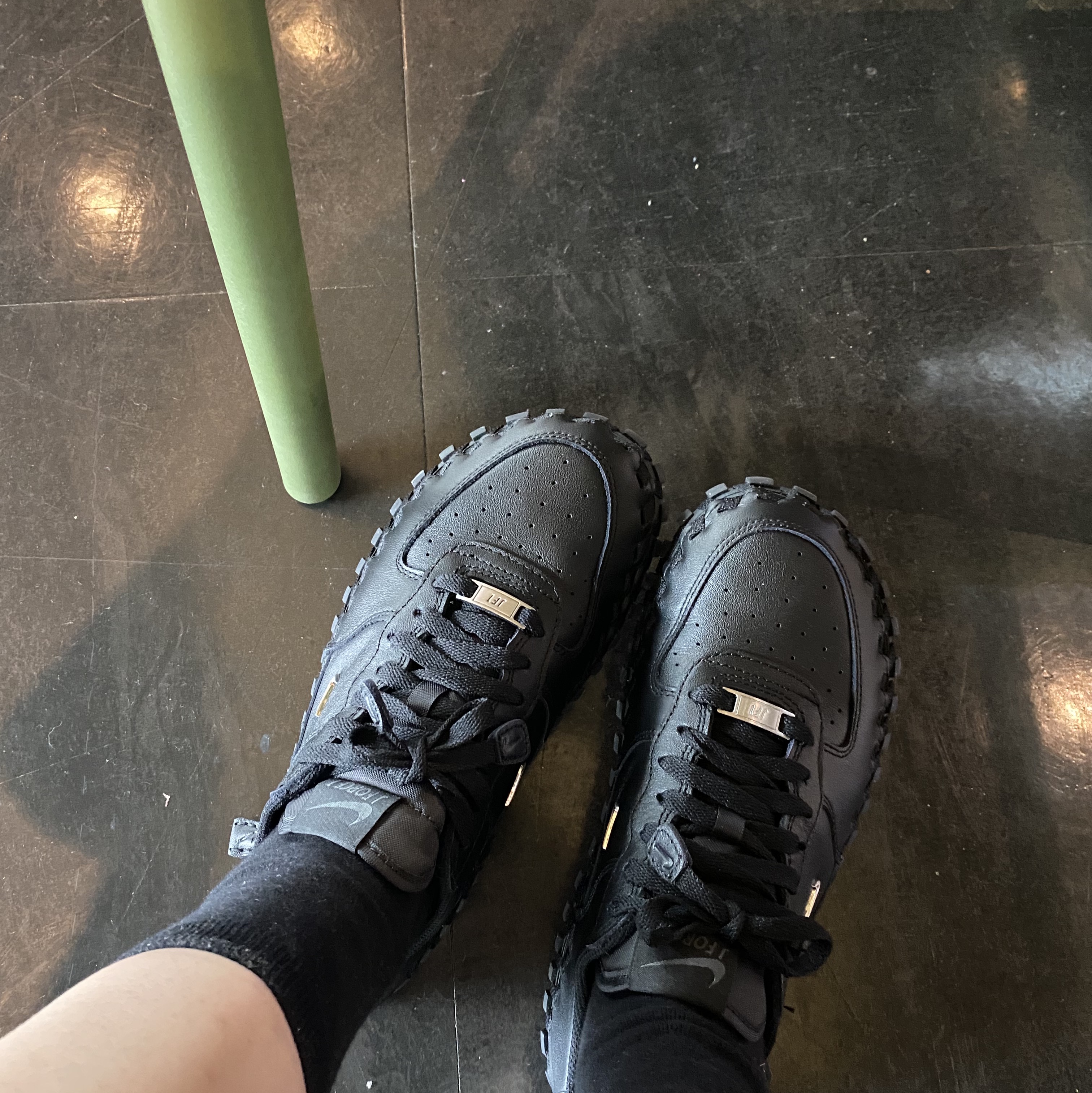 Nike x Jacquemus J Force 1 Low LX SP Black 착용 스타일 - 1