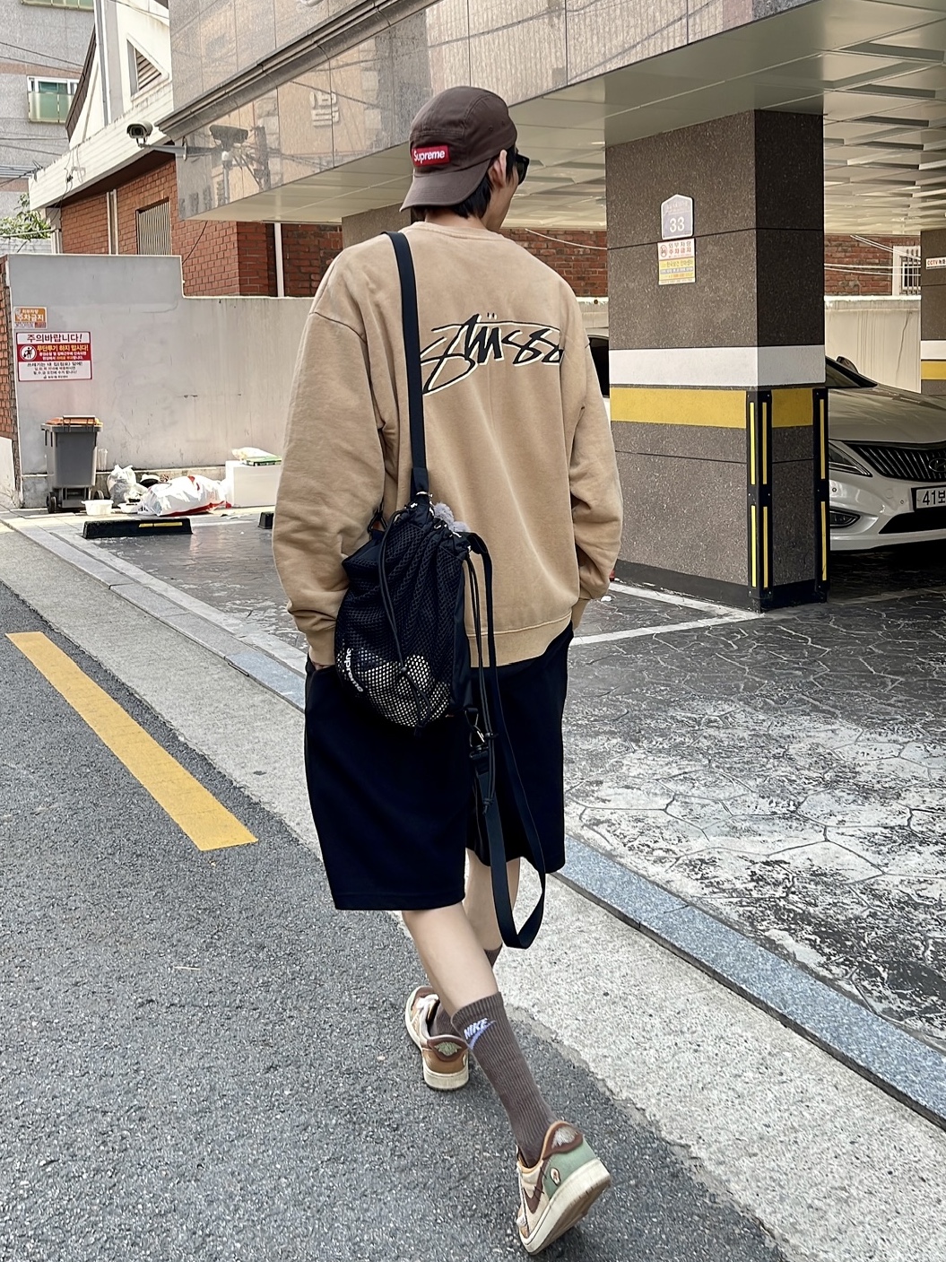Jordan 1 x Zion Williamson Retro Low OG Flax and Oil Green, Supreme Mesh Small Backpack Black - 23SS 착용 스타일 - 1