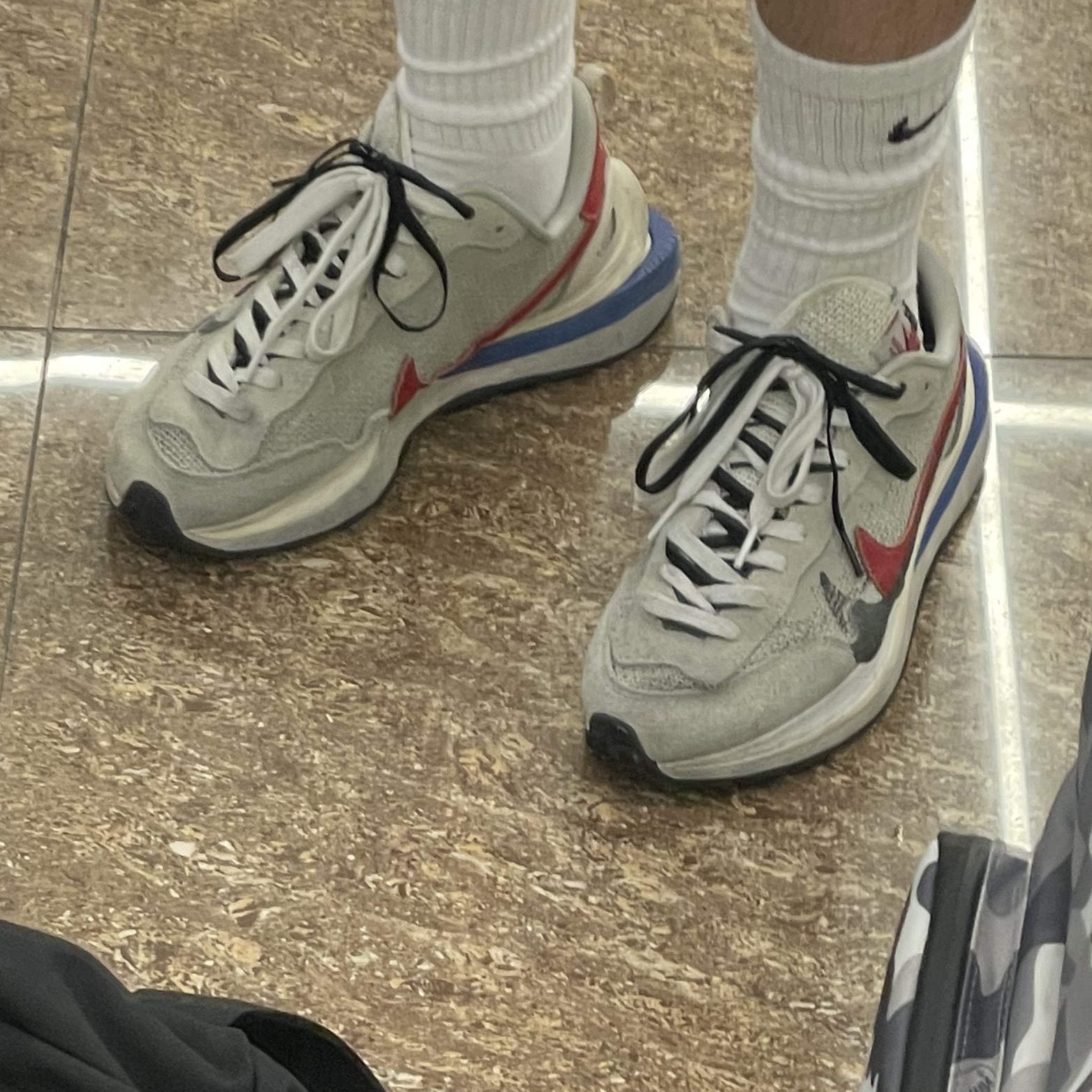 Nike x Sacai VaporWaffle Royal Fuchsia 착용 스타일