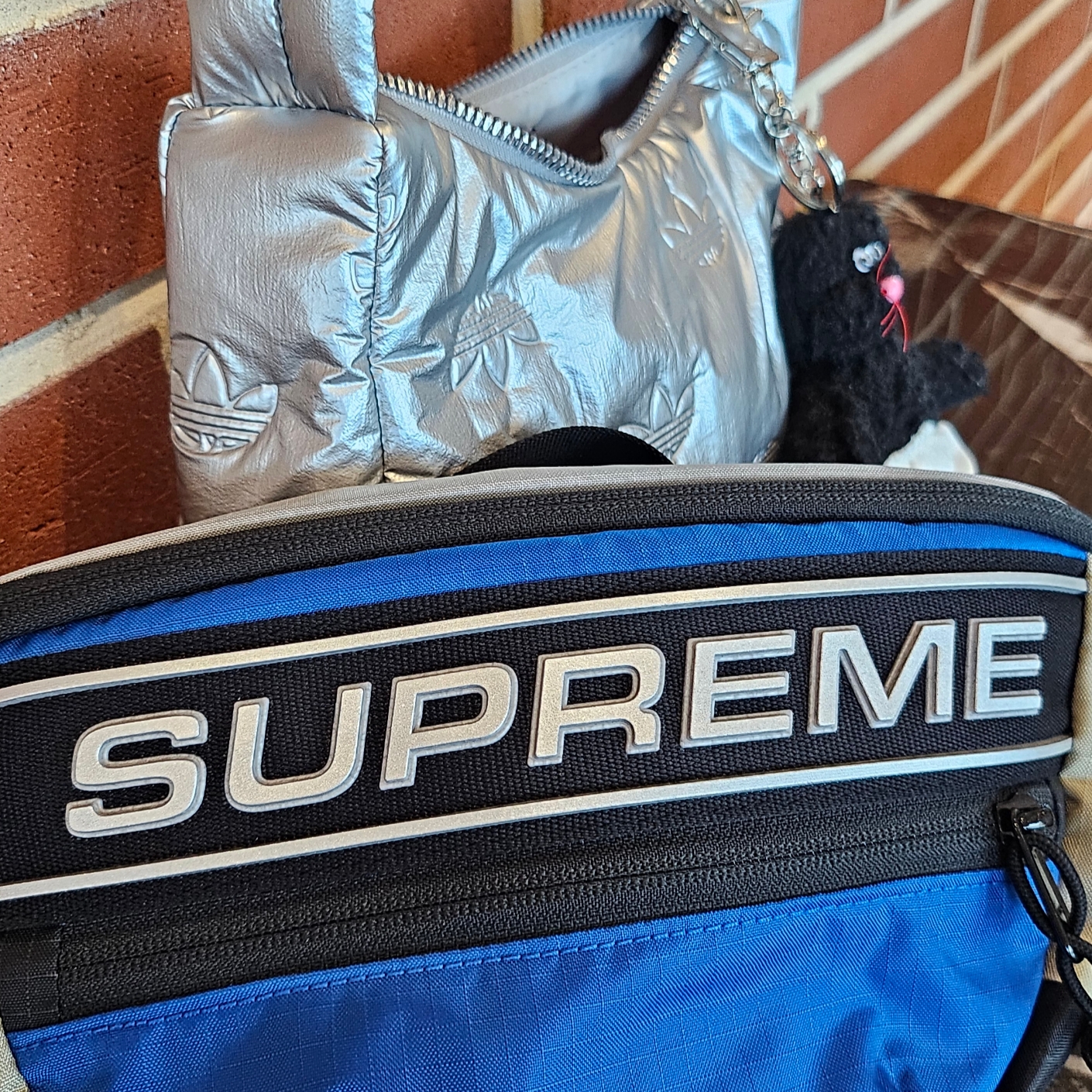 Supreme Waist Bag Blue - 23FW, Adidas Puffy Satin Mini Shoulder Bag Silver Metallic 착용 스타일