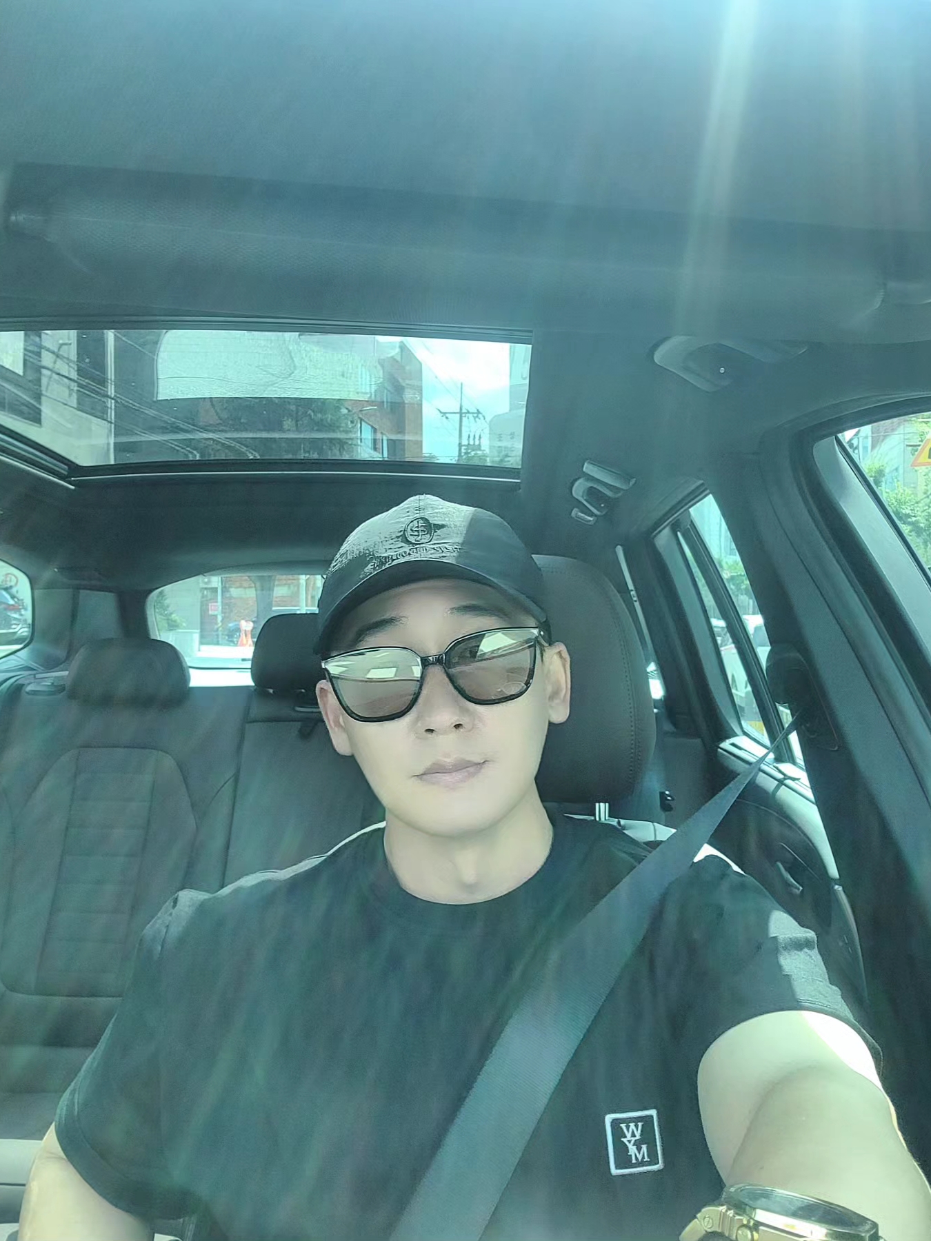 Wooyoungmi Cotton Back Logo T-Shirt Black - 23FW, New Balance x Aime Leon Dore 860v2 Blue 착용 스타일 - 1