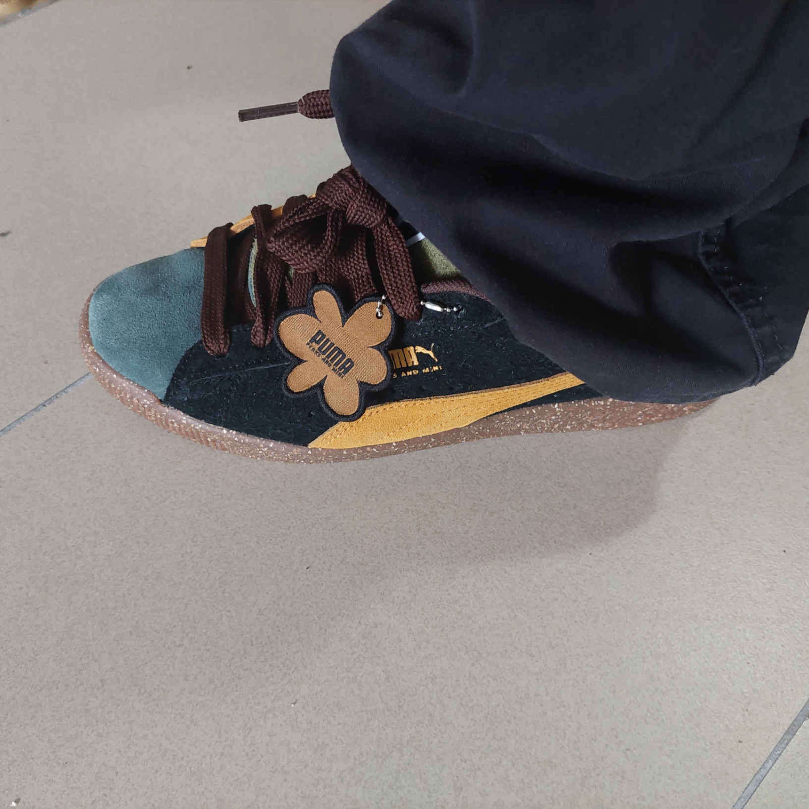 Puma x P.A.M Suede VTG Dark Chocolate 착용 스타일 - 2