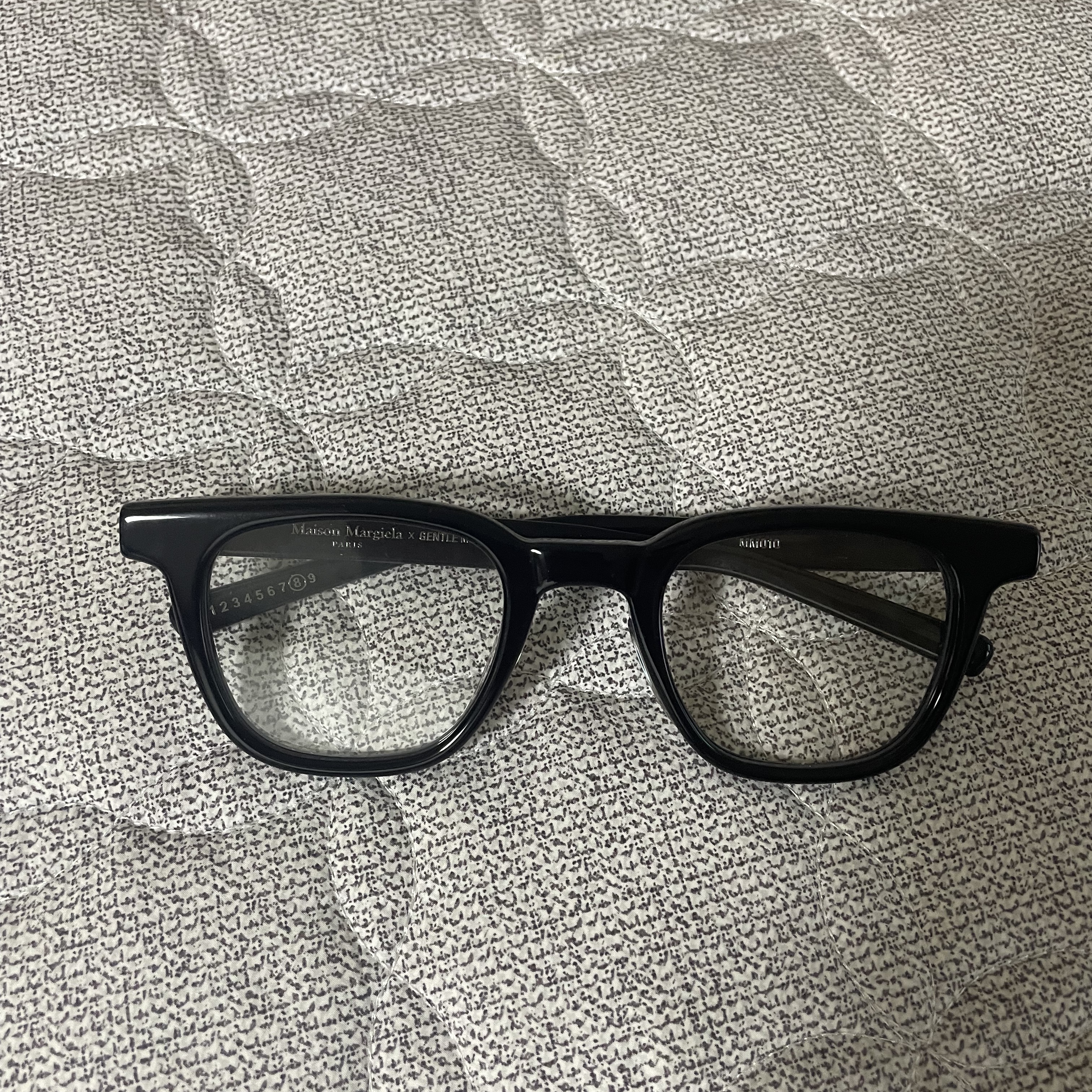 Gentle Monster x Maison Margiela MM010 Clear Black 착용 스타일