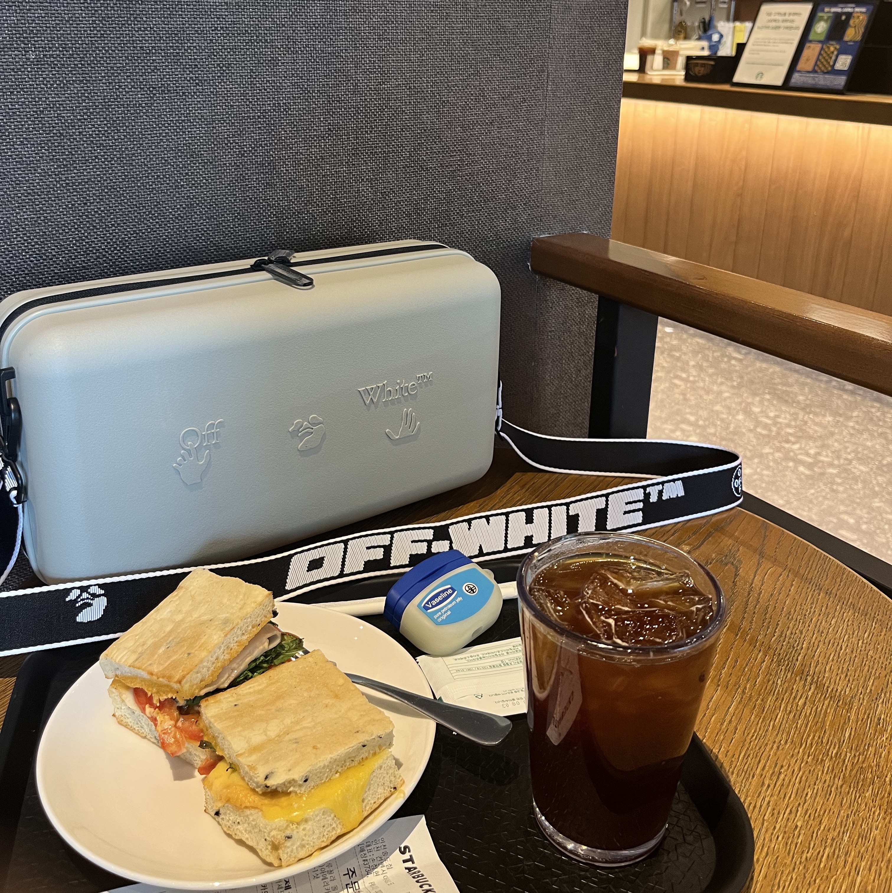 Off-White x Amore Pacific Protection Box (Without Cosmetics) 착용 스타일