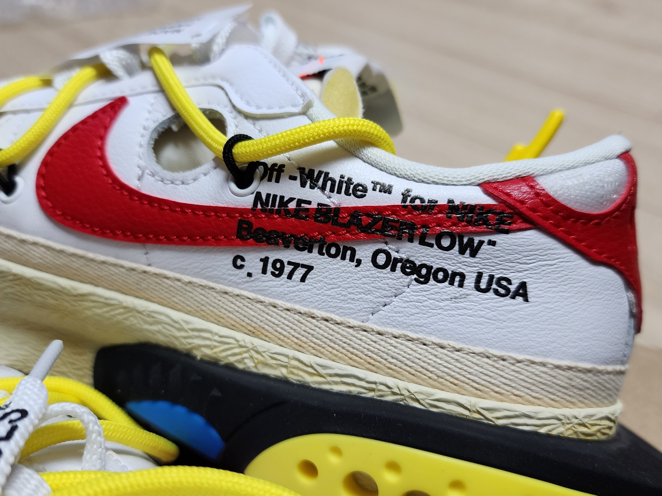 Nike x Off-White Blazer Low '77 White and University Red 착용 스타일 - 1