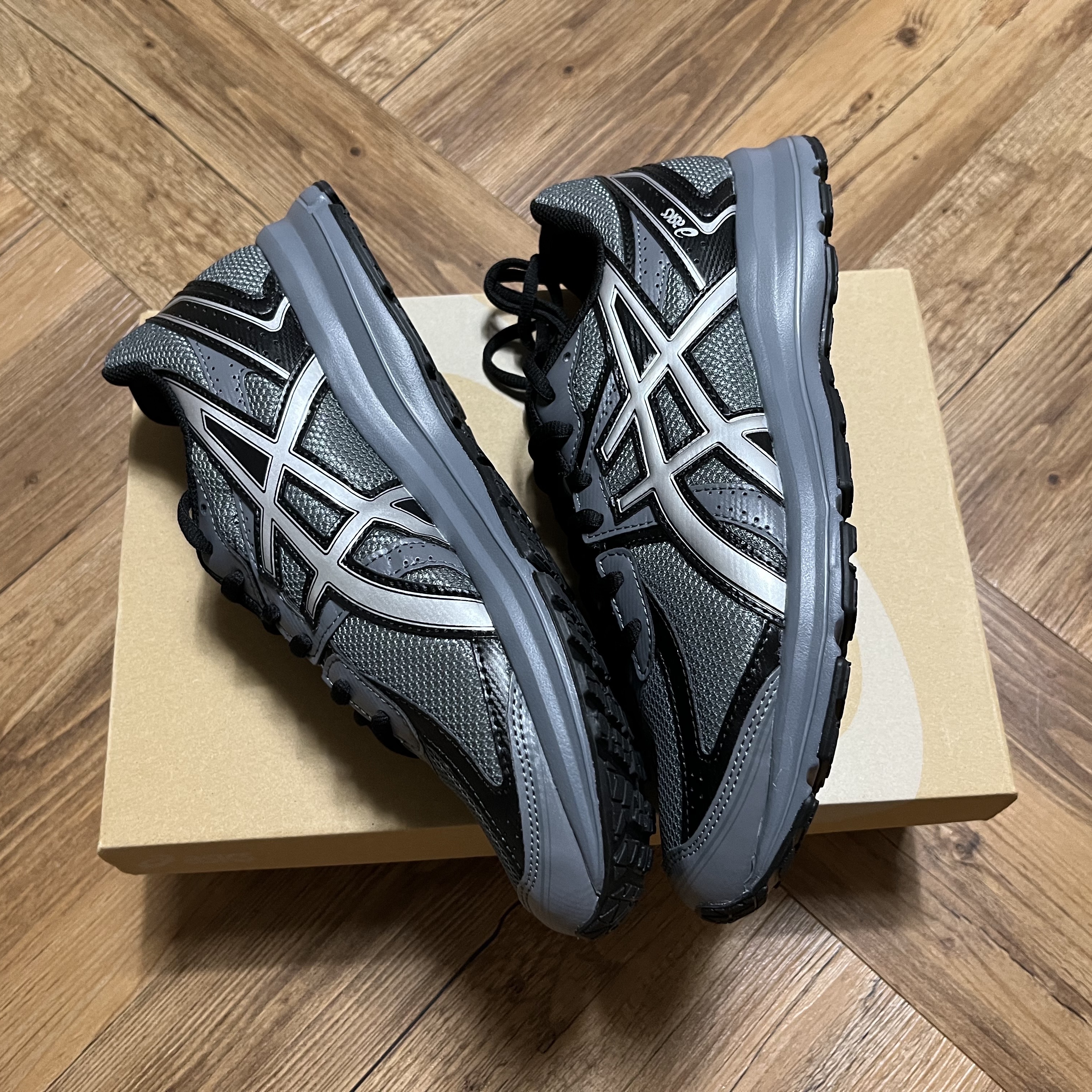 Asics Jog 100 S Steel Grey - 2E Wide 착용 스타일