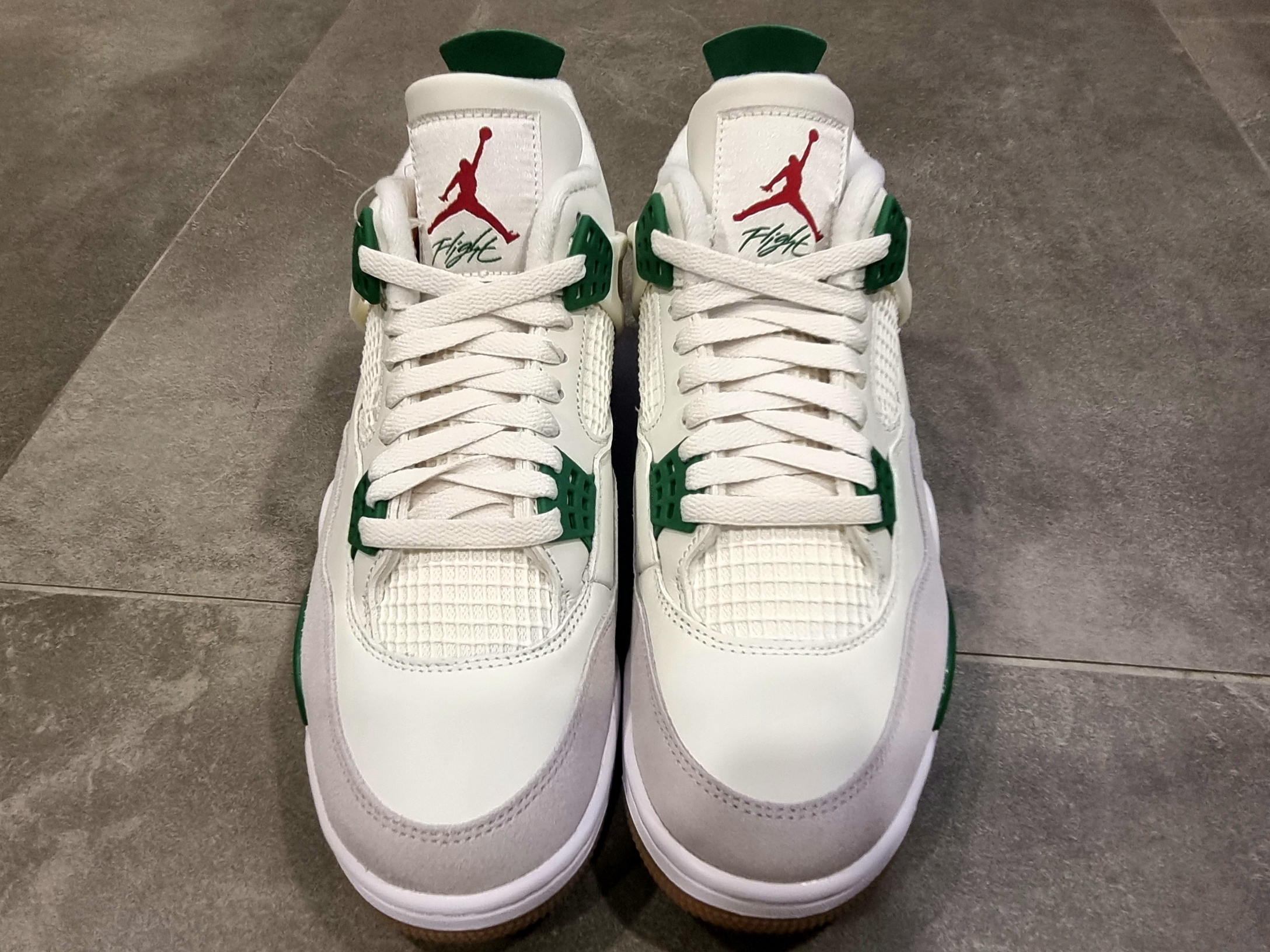 Jordan 4 x Nike SB Retro SP Pine Green 착용 스타일 - 3