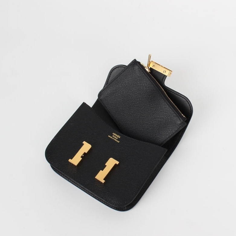 Hermes Constance Slim Wallet Epsom & Gold Noir 착용 스타일 - 2