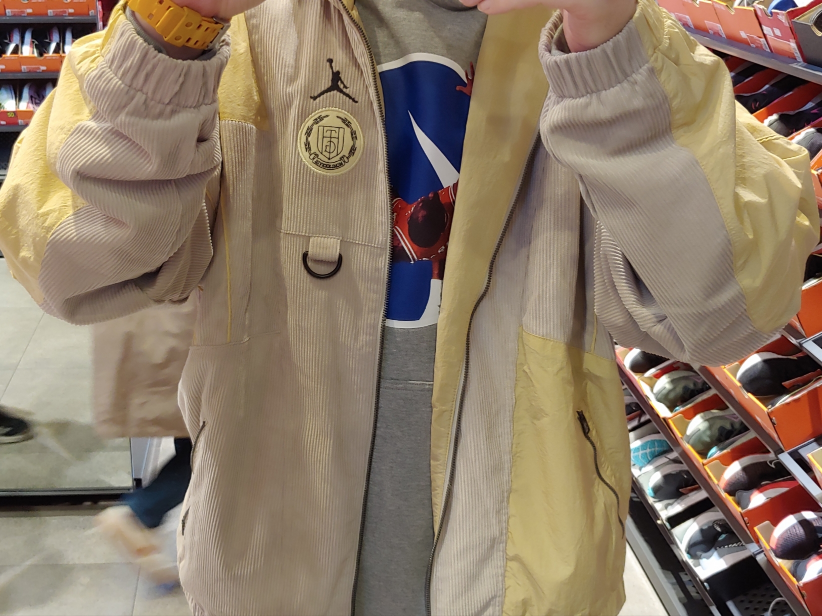 Jordan x Russell Westbrook Honor the Gift Jacket - US/EU, Jordan x Fragment Image Pullover Hoodie Grey - US/EU 착용 스타일 - 1