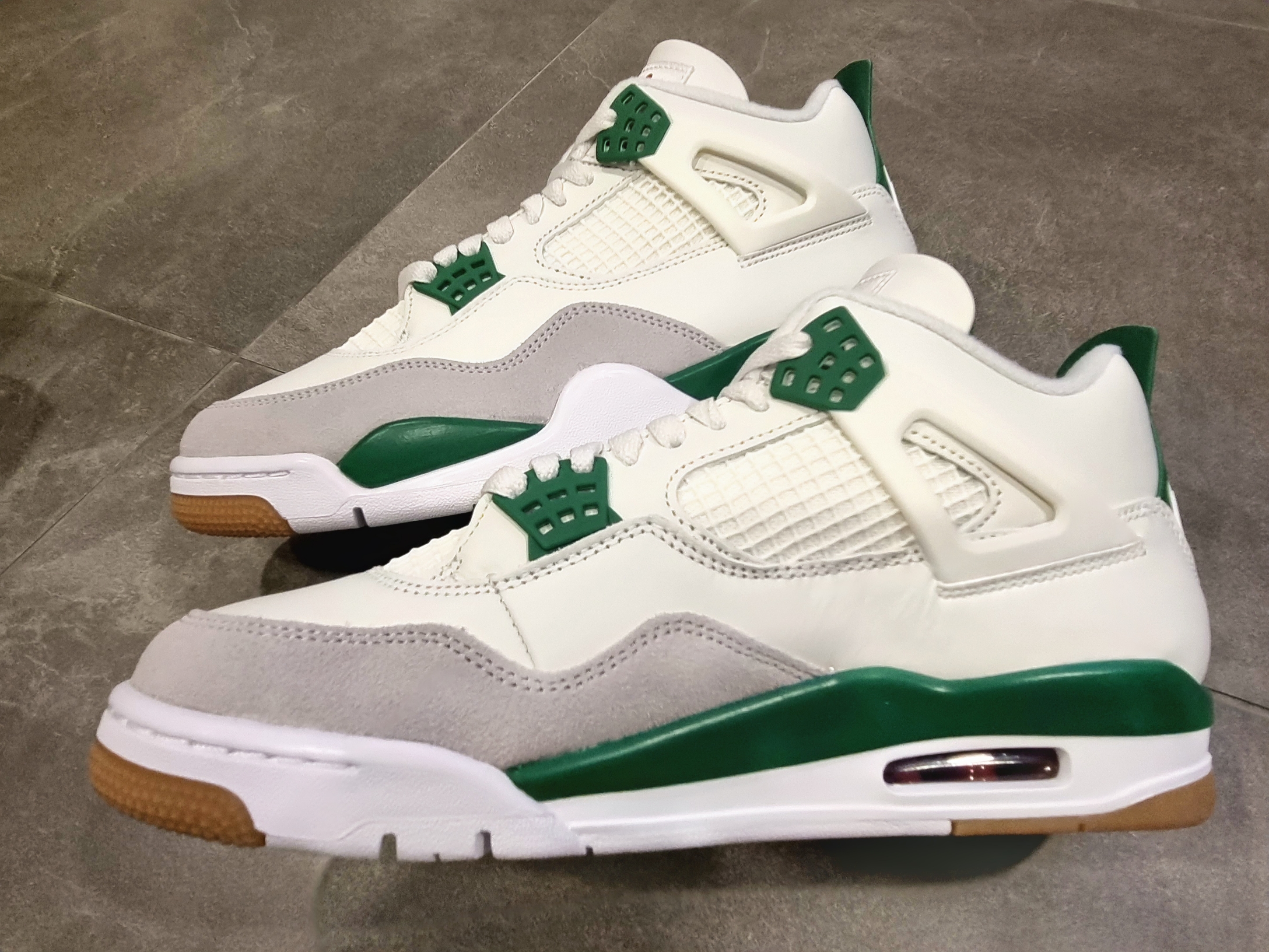 Jordan 4 x Nike SB Retro SP Pine Green 착용 스타일 - 2