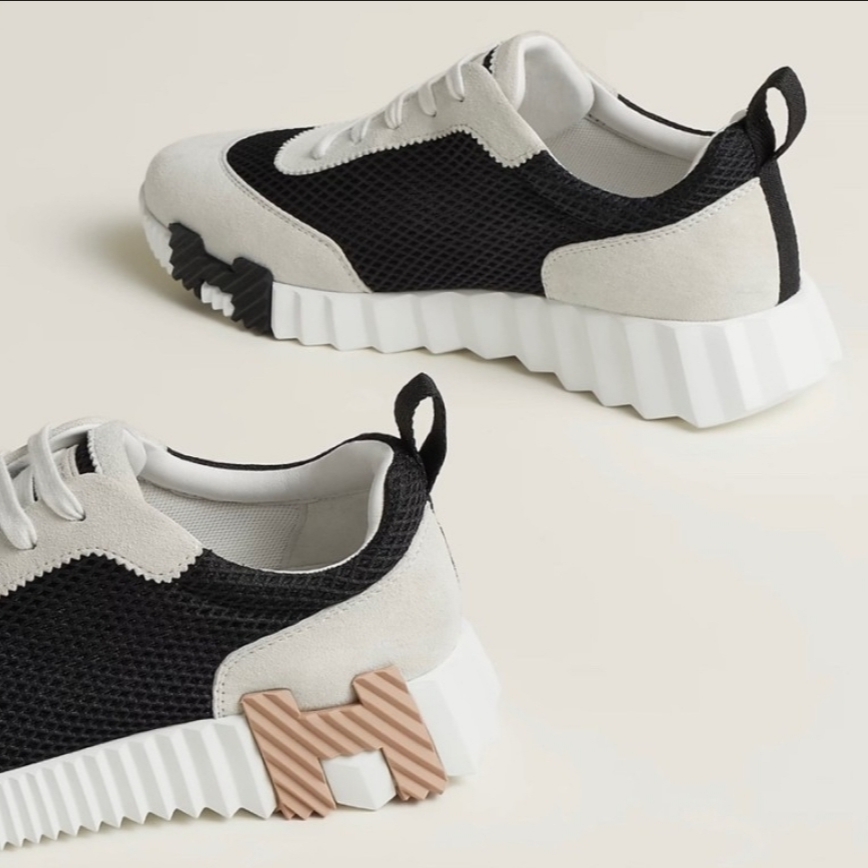 (W) Hermes Bouncing Sneakers Graphic Mesh Suede Goatskin & Noir Blanc 착용 스타일 - 2