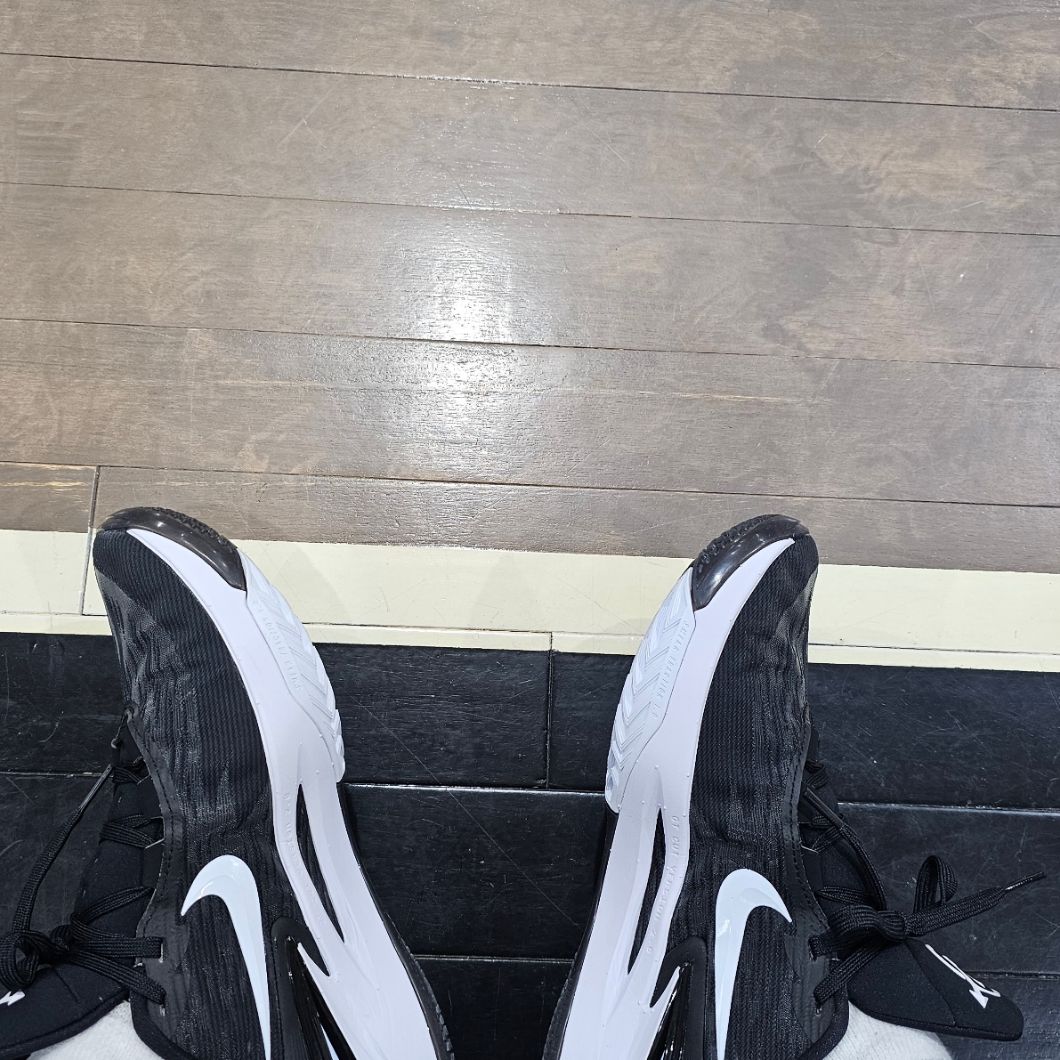 Nike Air Zoom GT Cut 2 EP Black White 착용 스타일 - 1