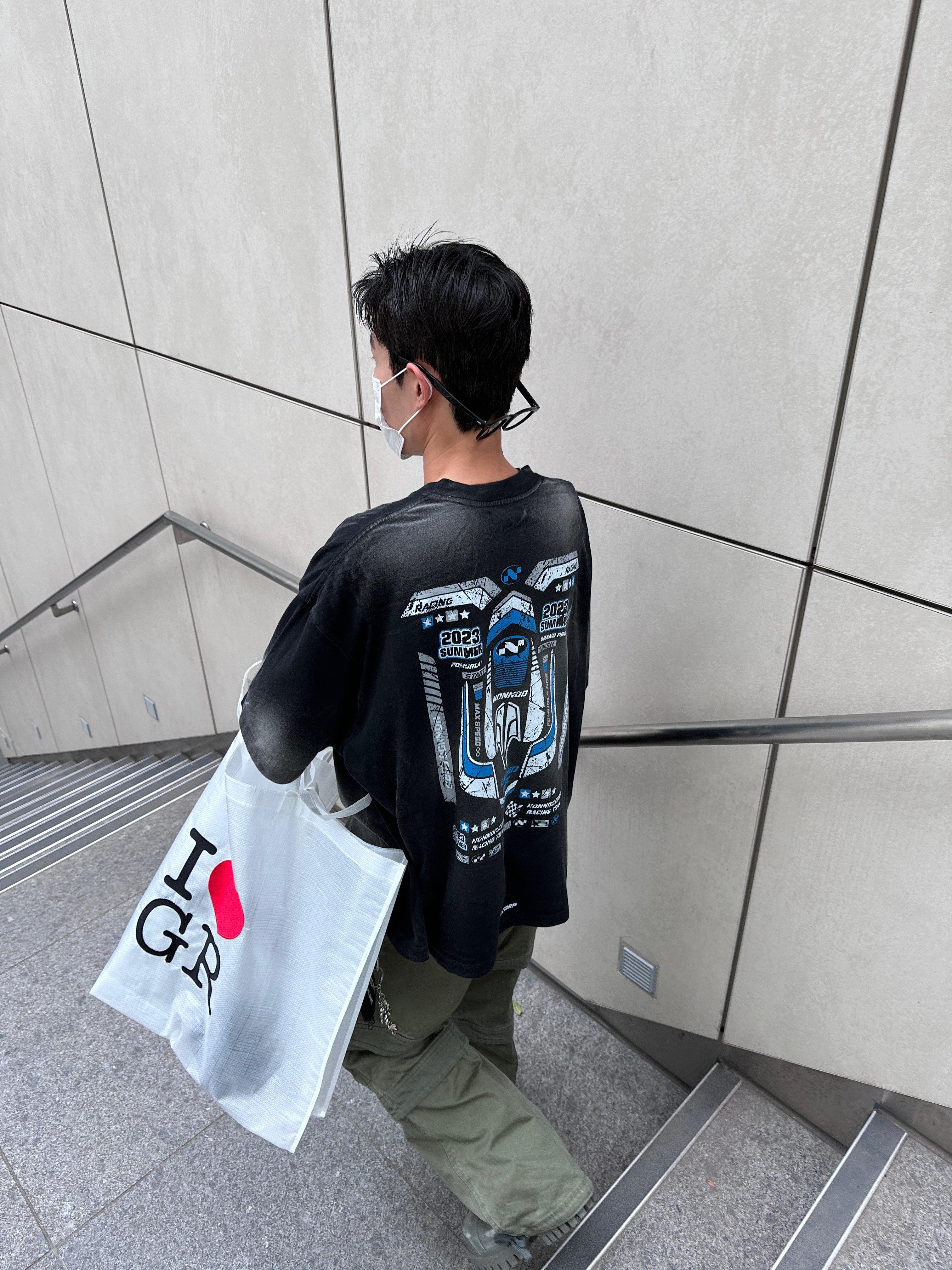 Nonnod Grandprix T-shirt Washed Black, Farfromwhat Far Layered Work Pants Olive 착용 스타일 - 2