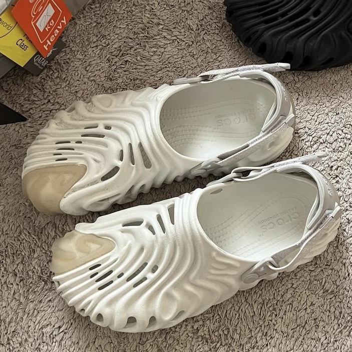 Crocs x Salehe Bembury Pollex Clog Stratus 착용 스타일