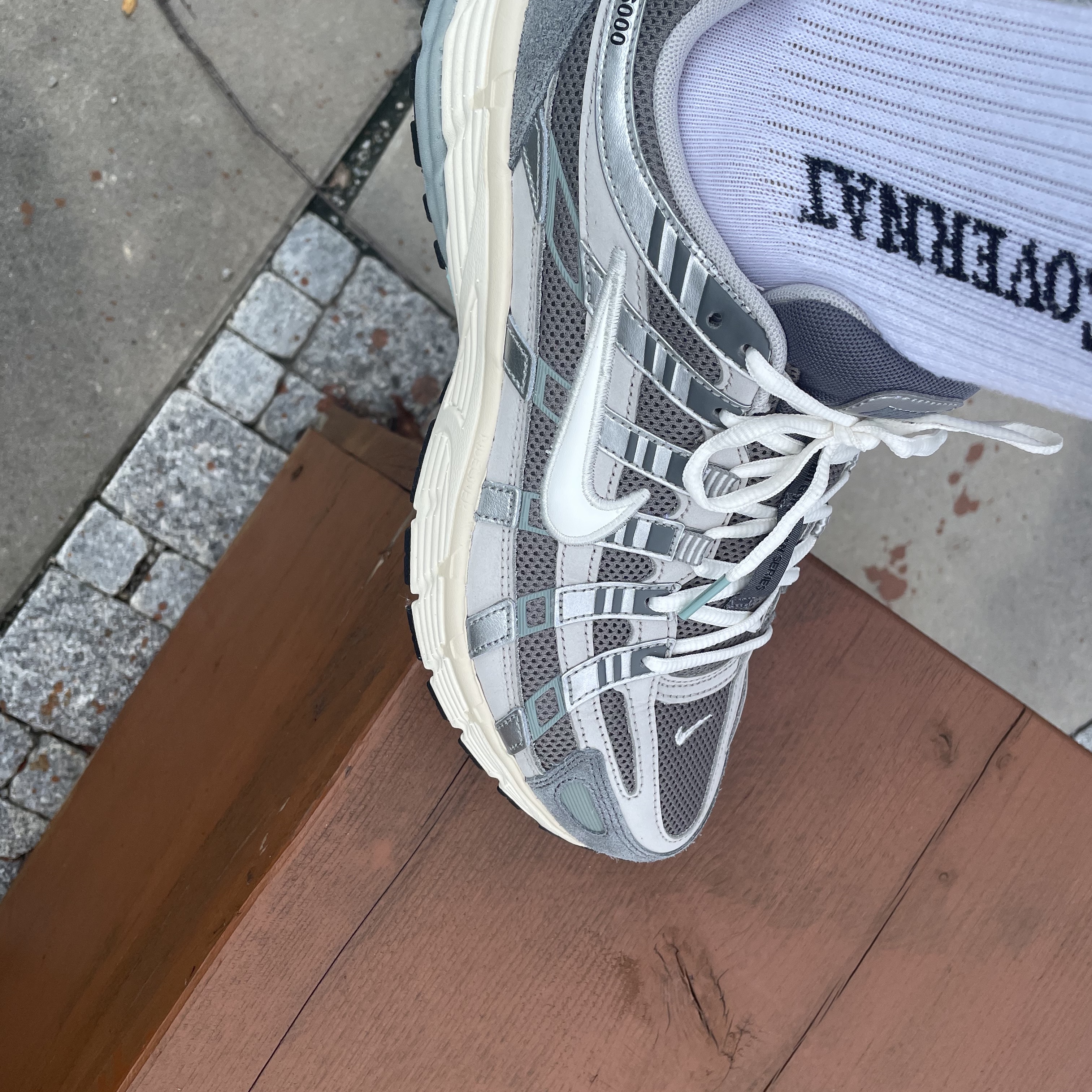 Nike P-6000 Flat Pewter Light Iron Ore 착용 스타일 - 2