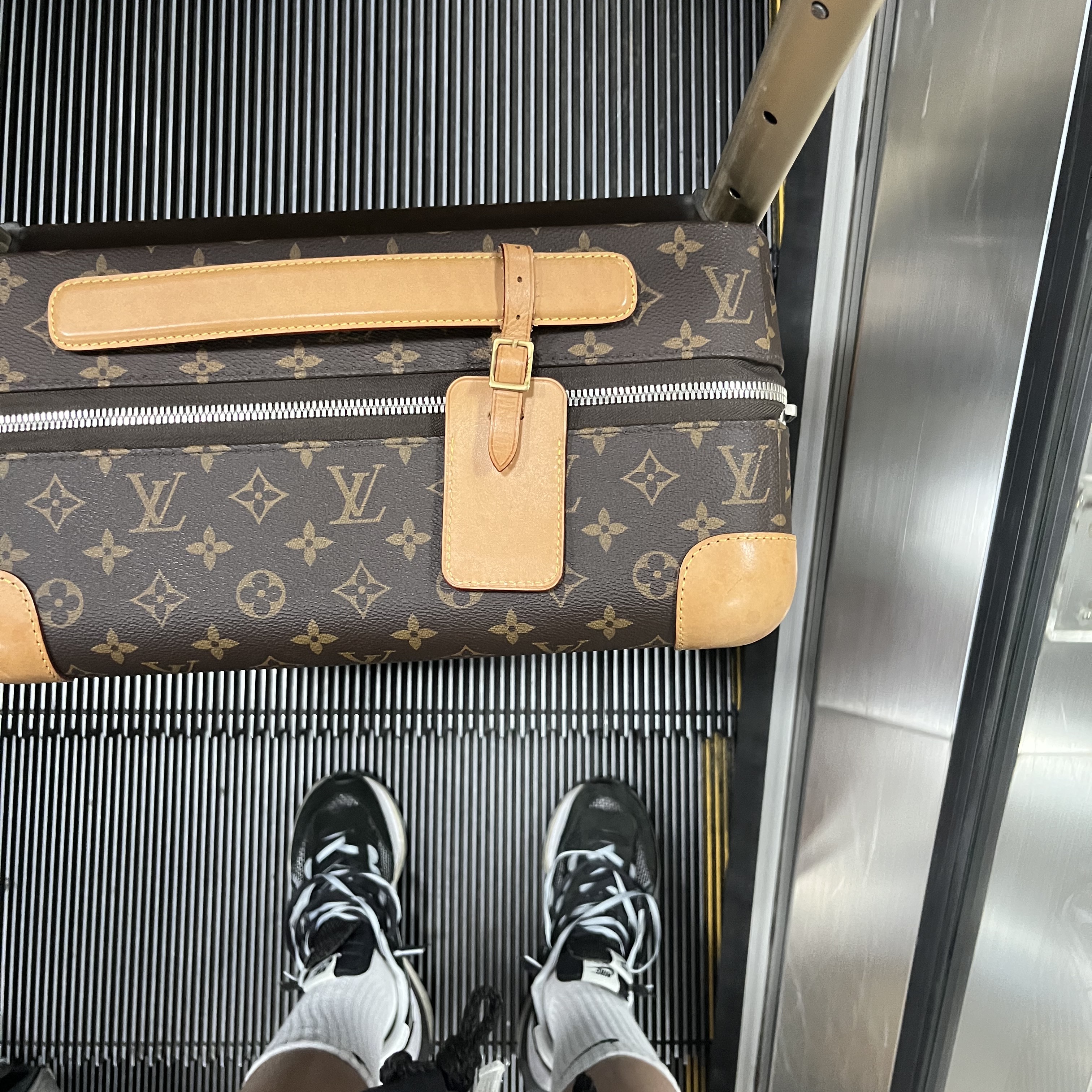 Essentials The Core Collection Sweatshorts Light Oatmeal, Nike x Sacai VaporWaffle Black White 착용 스타일 - 2