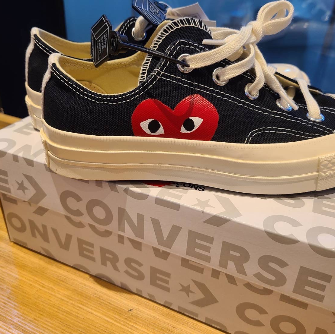 Converse x Play Comme des Garcons Chuck 70 Ox Black 착용 스타일 - 2